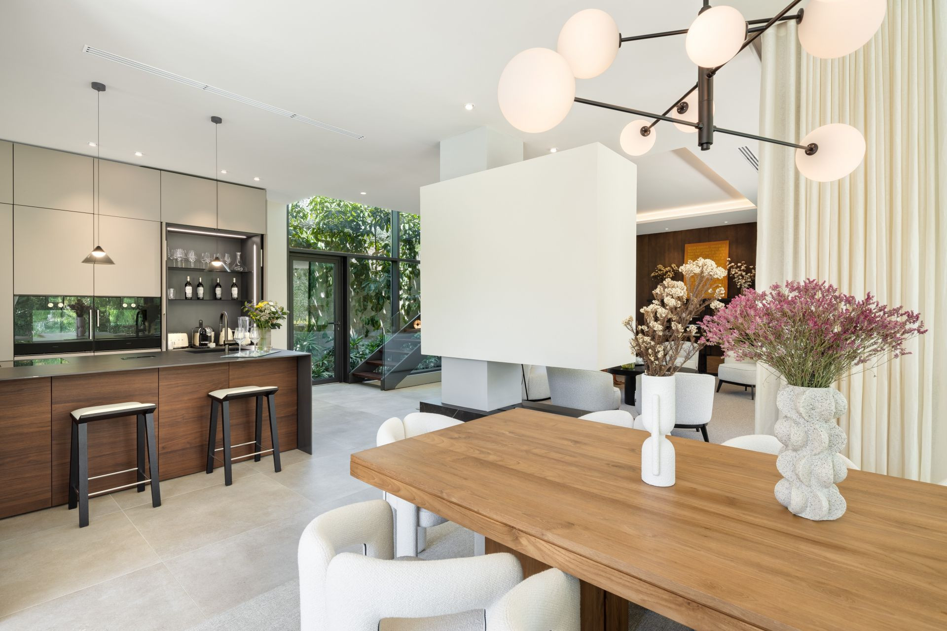 Villa 6 Bedrooms 5 Bathrooms in Marbella, Costa del Sol