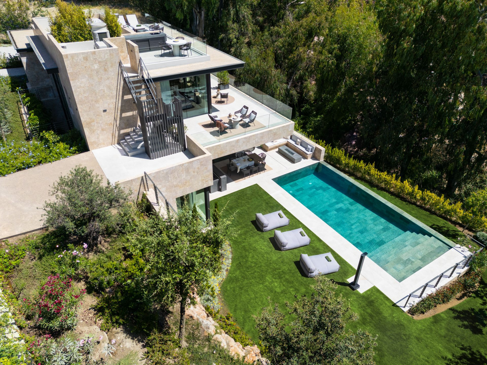 Villa 6 Bedrooms 5 Bathrooms in Marbella, Costa del Sol