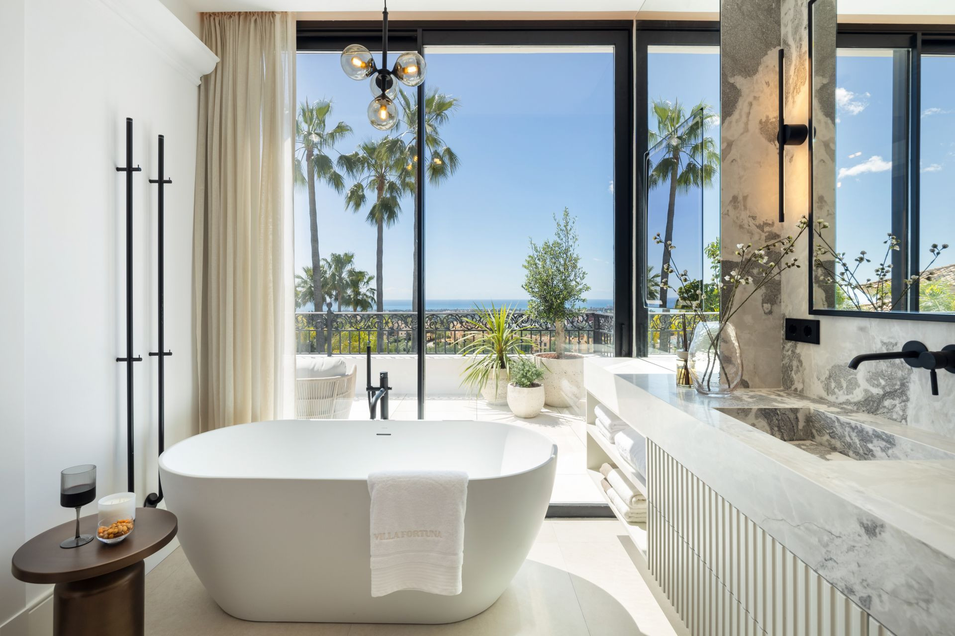 Villa 5 Bedrooms 5 Bathrooms in Marbella, Costa del Sol