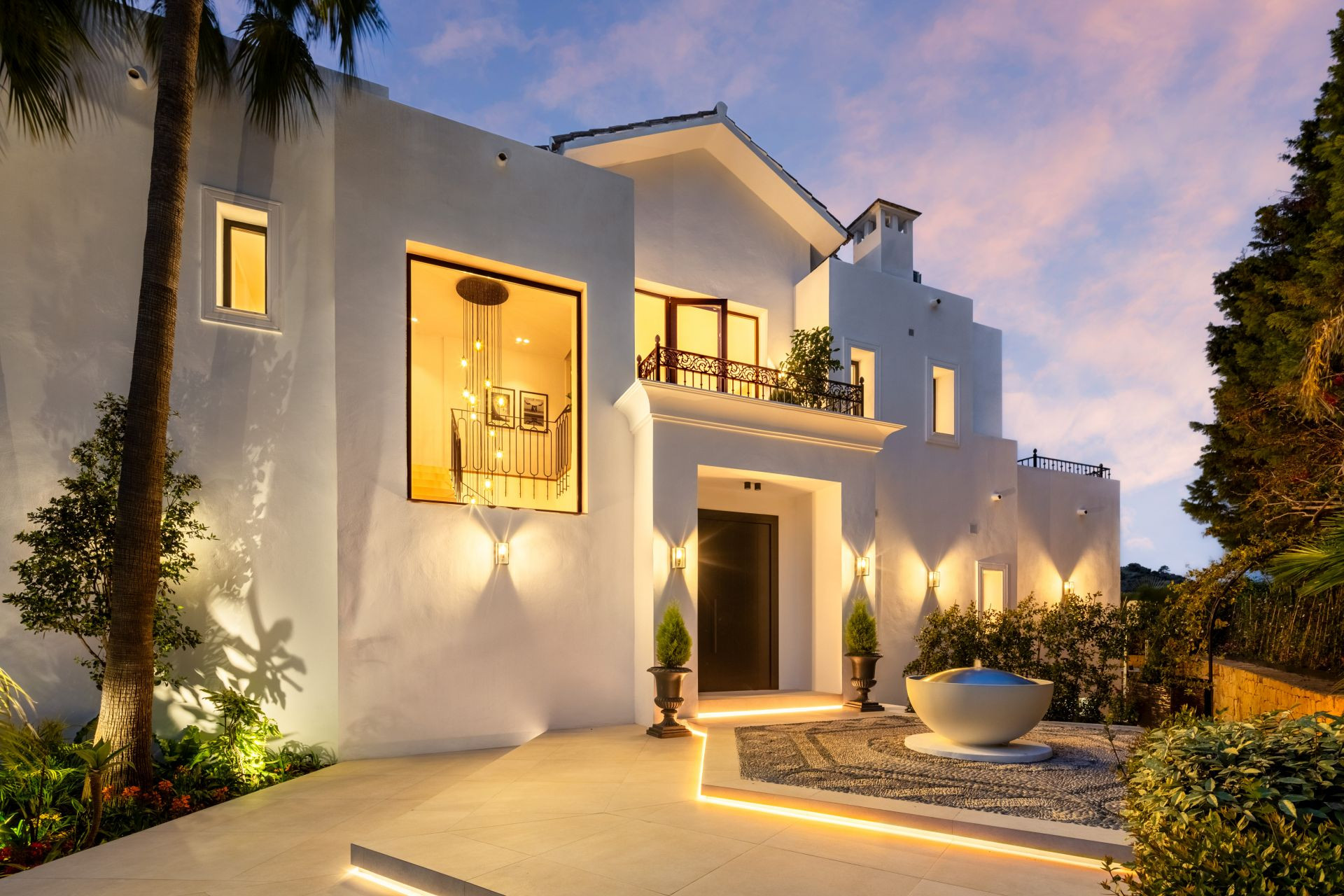 Villa 5 Bedrooms 5 Bathrooms in Marbella, Costa del Sol