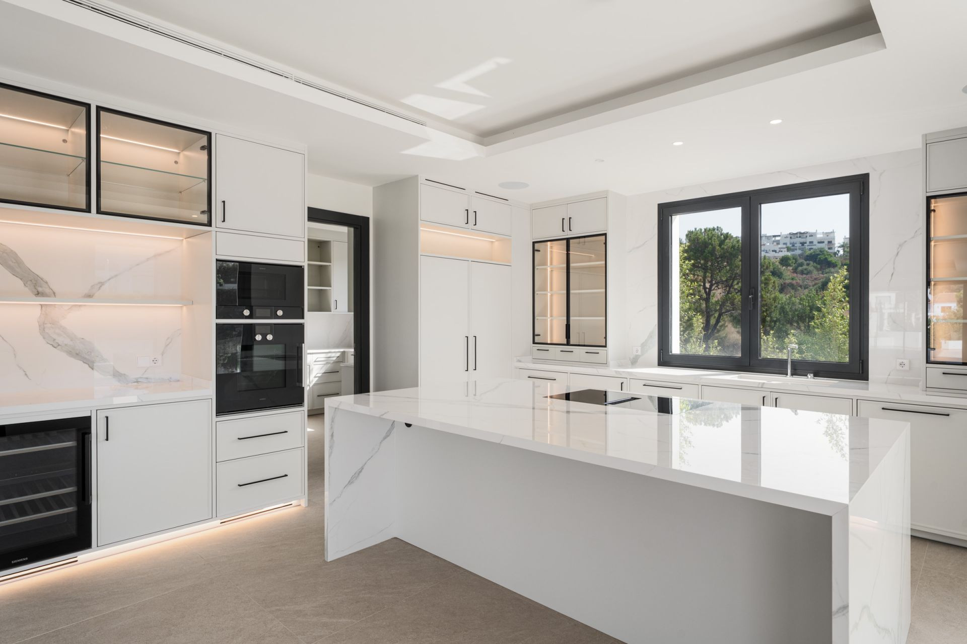 Villa 4 Bedrooms 4 Bathrooms in Estepona, Costa del Sol