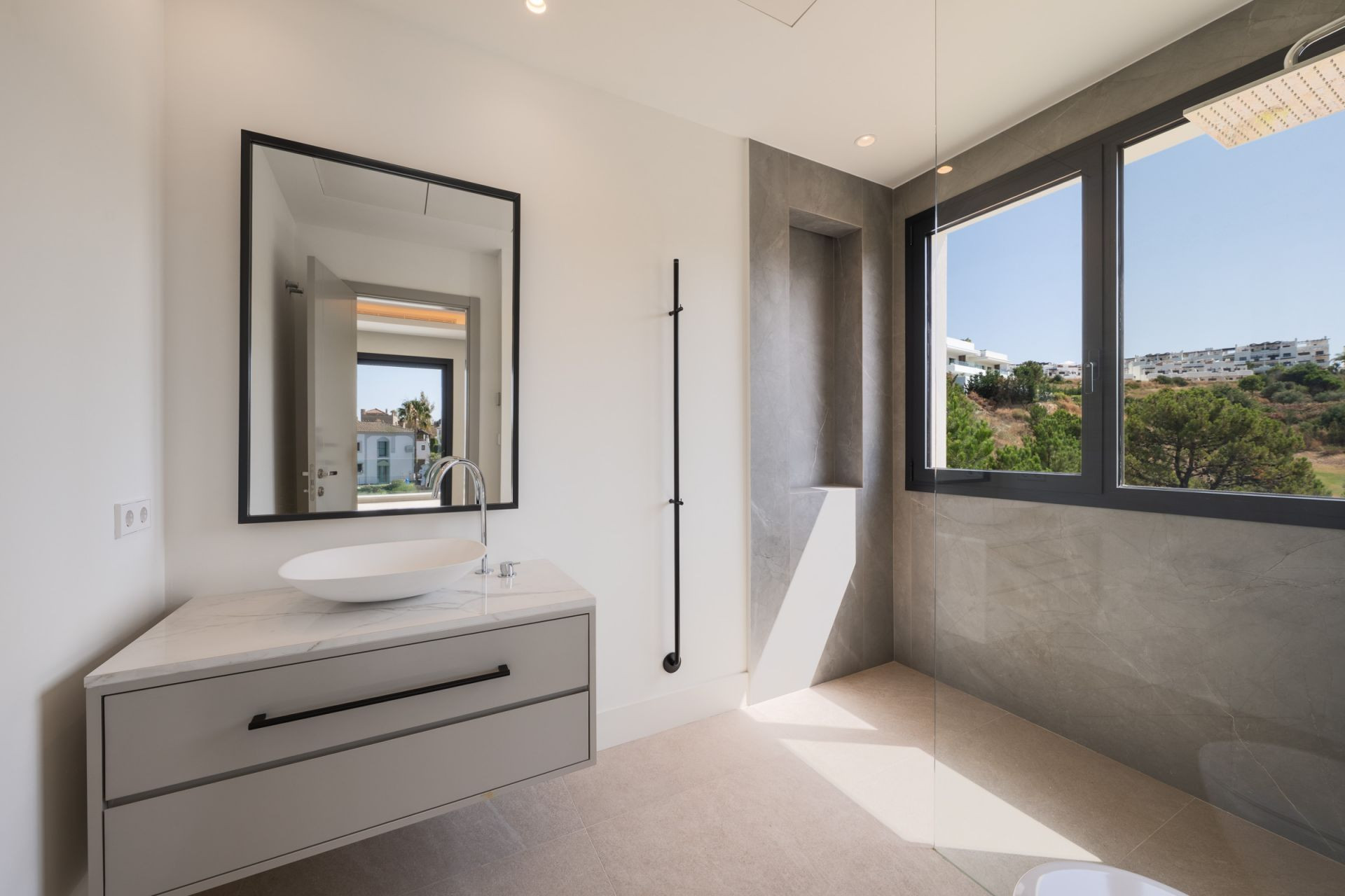 Villa 4 Bedrooms 4 Bathrooms in Estepona, Costa del Sol