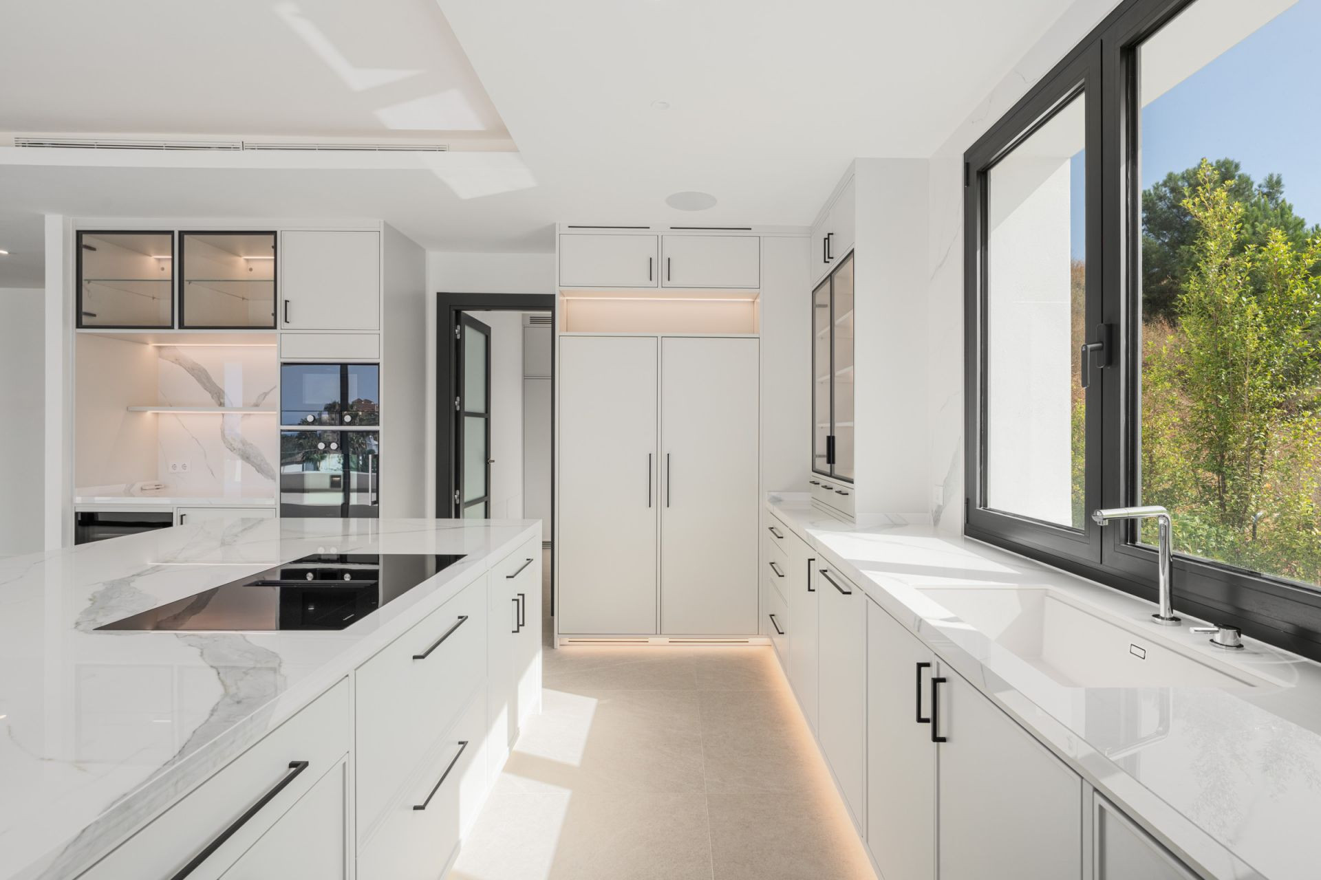 Villa 4 Bedrooms 4 Bathrooms in Estepona, Costa del Sol