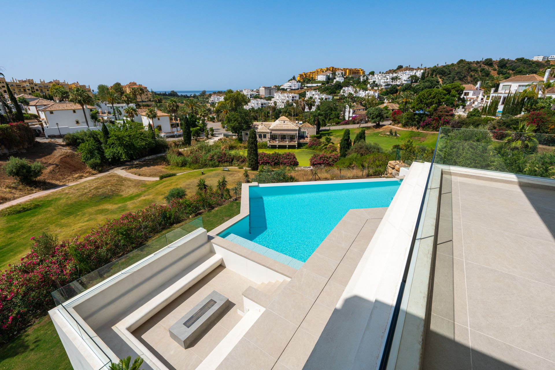Villa 4 Bedrooms 4 Bathrooms in Estepona, Costa del Sol