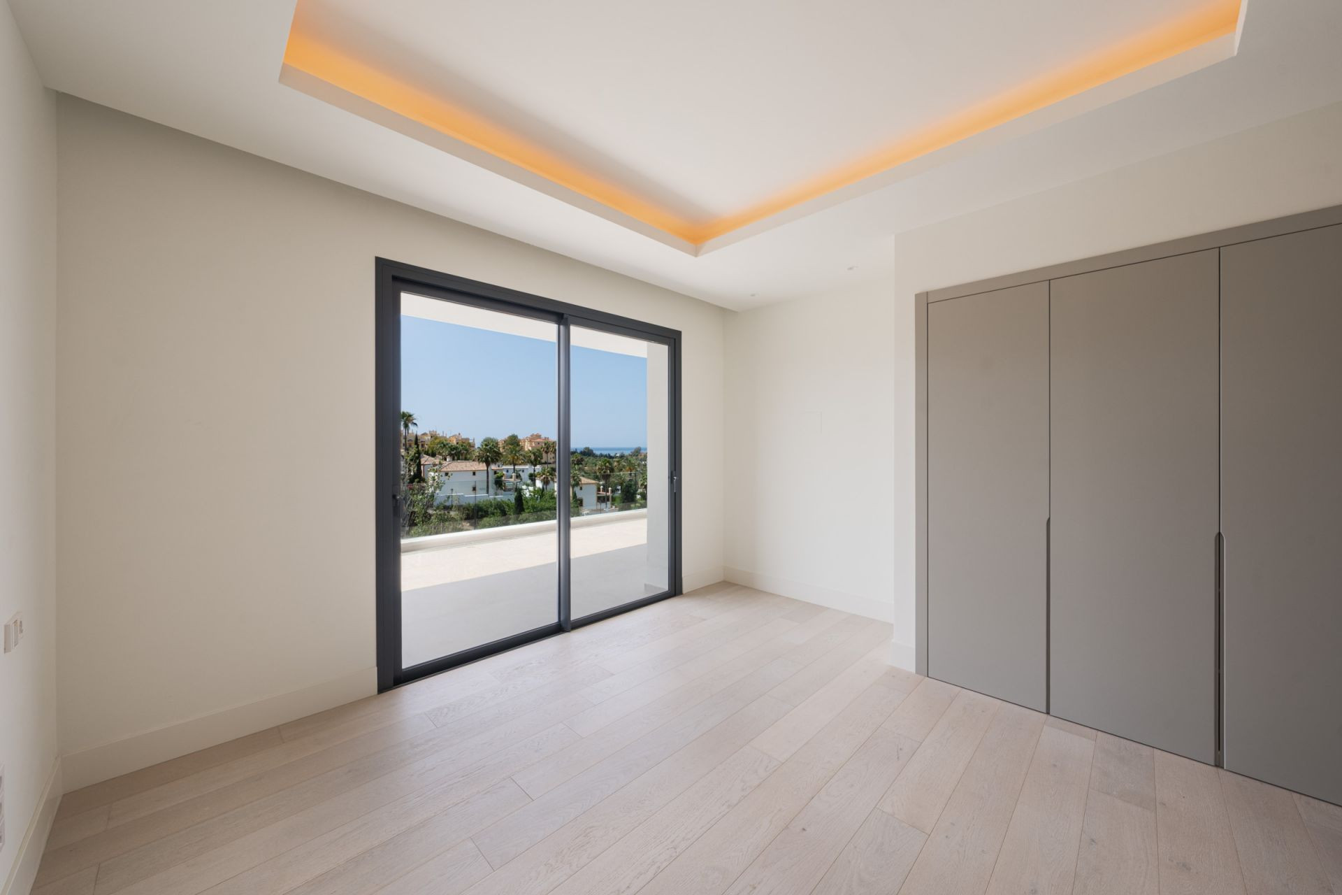 Villa 4 Bedrooms 4 Bathrooms in Estepona, Costa del Sol