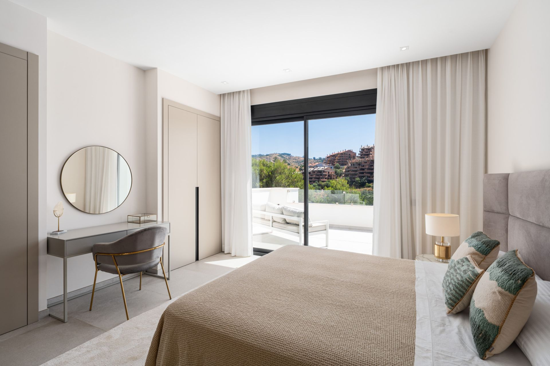 Villa 5 Bedrooms 6 Bathrooms in Marbella, Costa del Sol