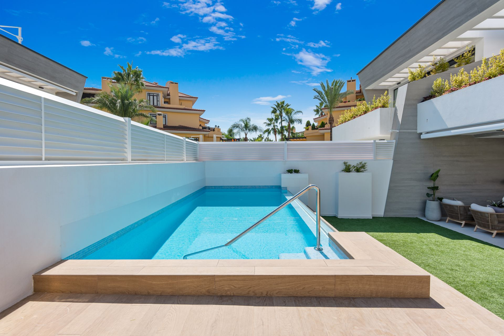 Villa 5 Bedrooms 4 Bathrooms in Marbella, Costa del Sol