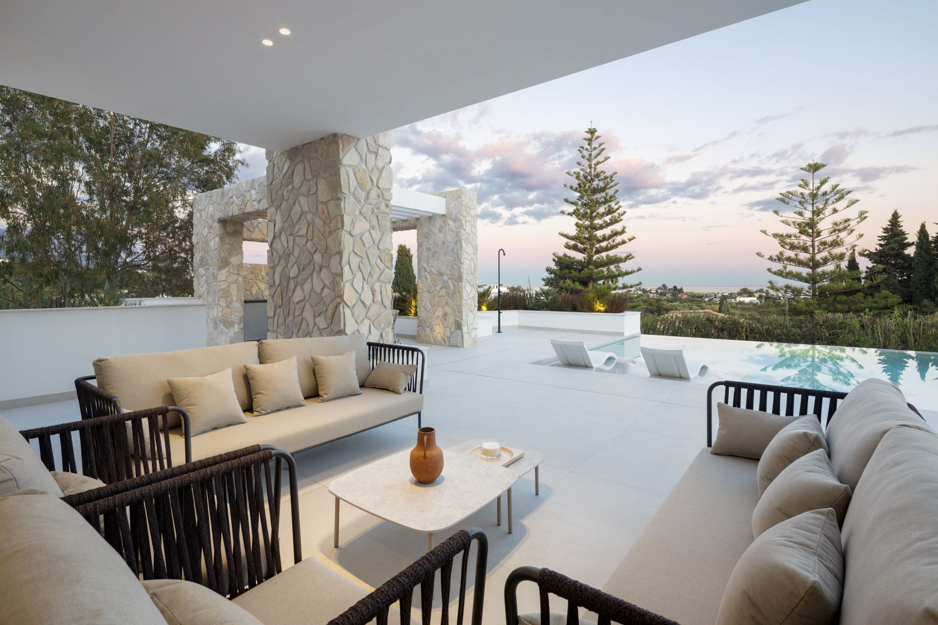 Villa 5 Bedrooms 5 Bathrooms in Marbella, Costa del Sol