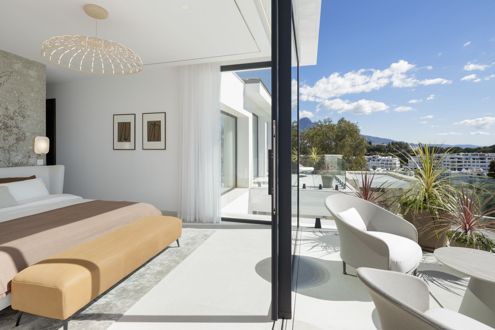 Villa 5 Bedrooms 5 Bathrooms in Marbella, Costa del Sol