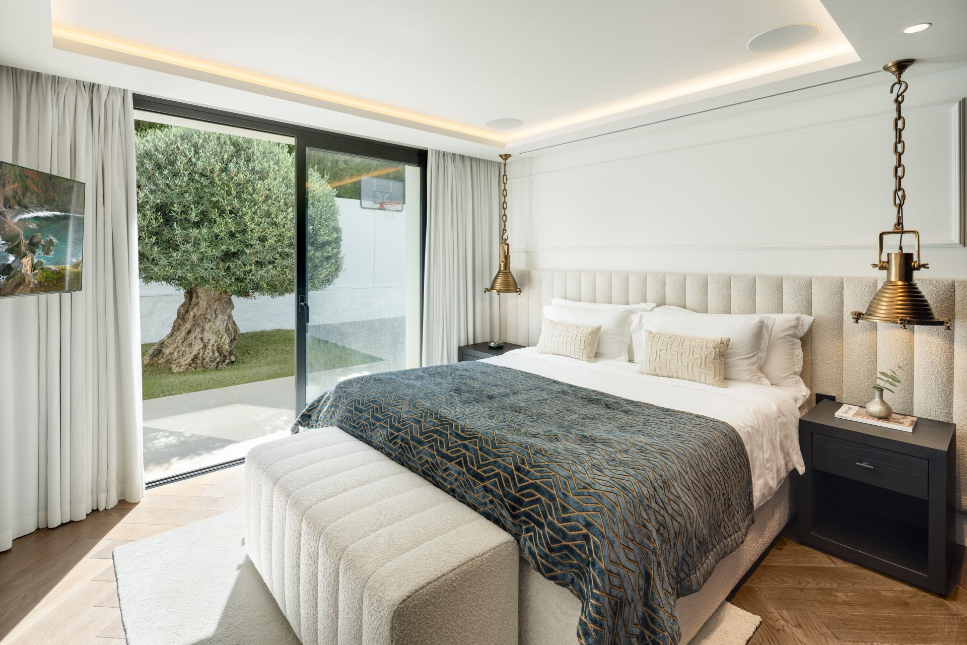 Villa 6 Bedrooms 5 Bathrooms in Marbella, Costa del Sol