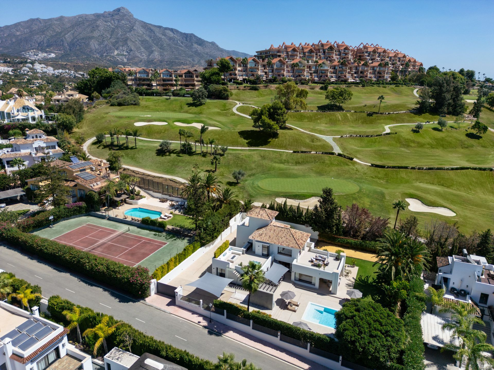 Villa 6 Bedrooms 5 Bathrooms in Marbella, Costa del Sol