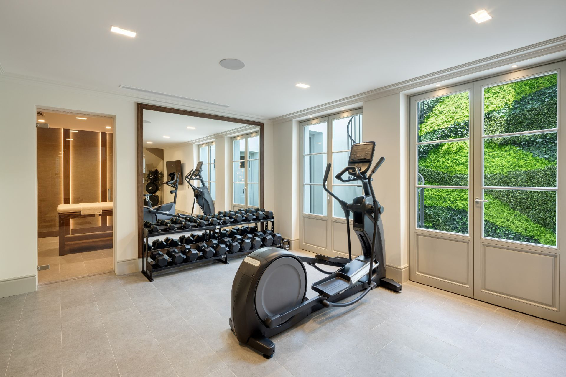 Villa 5 Bedrooms 6 Bathrooms in Marbella, Costa del Sol