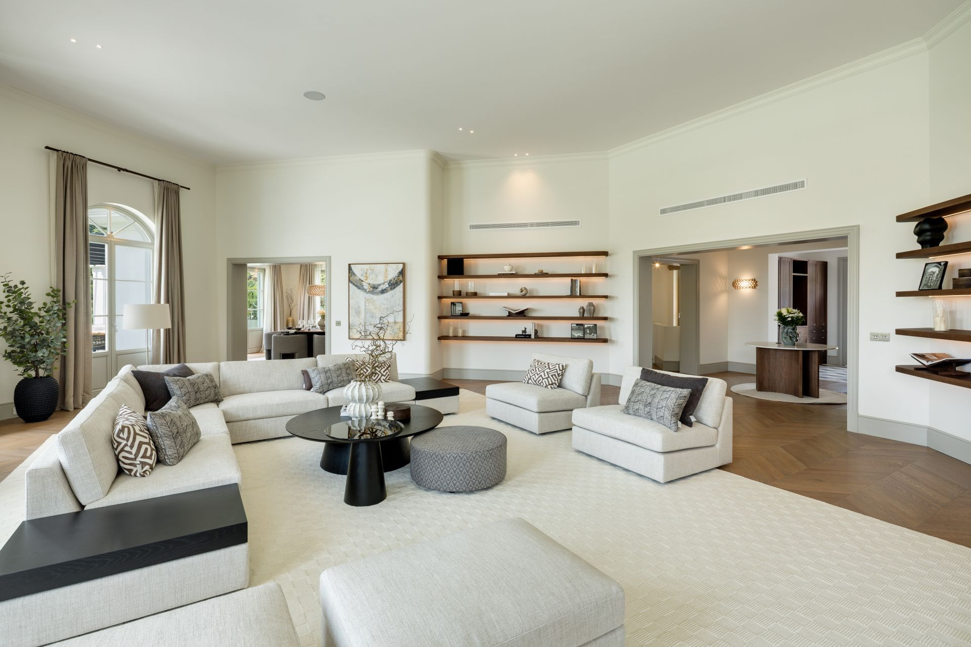 Villa 5 Bedrooms 6 Bathrooms in Marbella, Costa del Sol