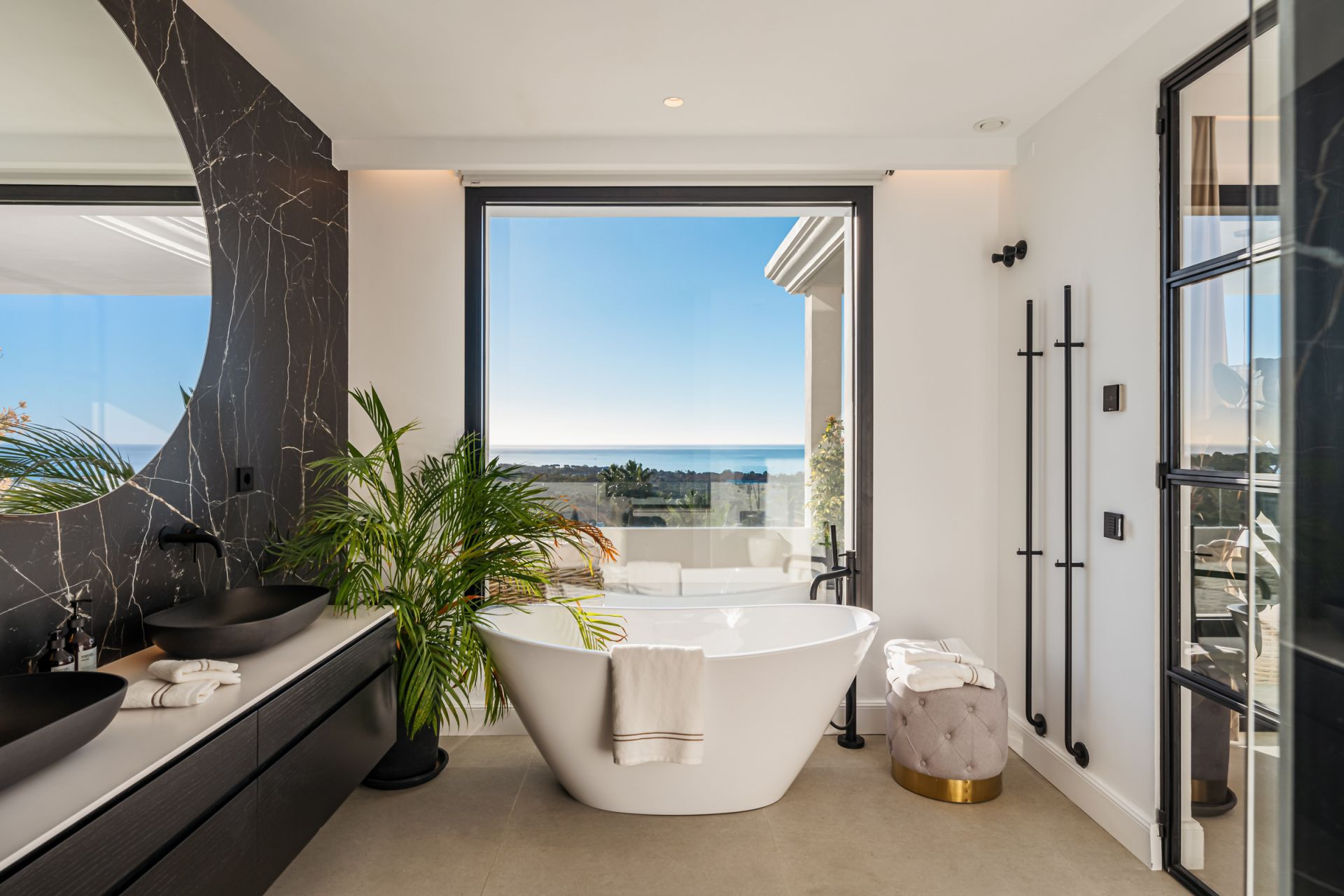 Villa 6 Bedrooms 7 Bathrooms in Marbella, Costa del Sol