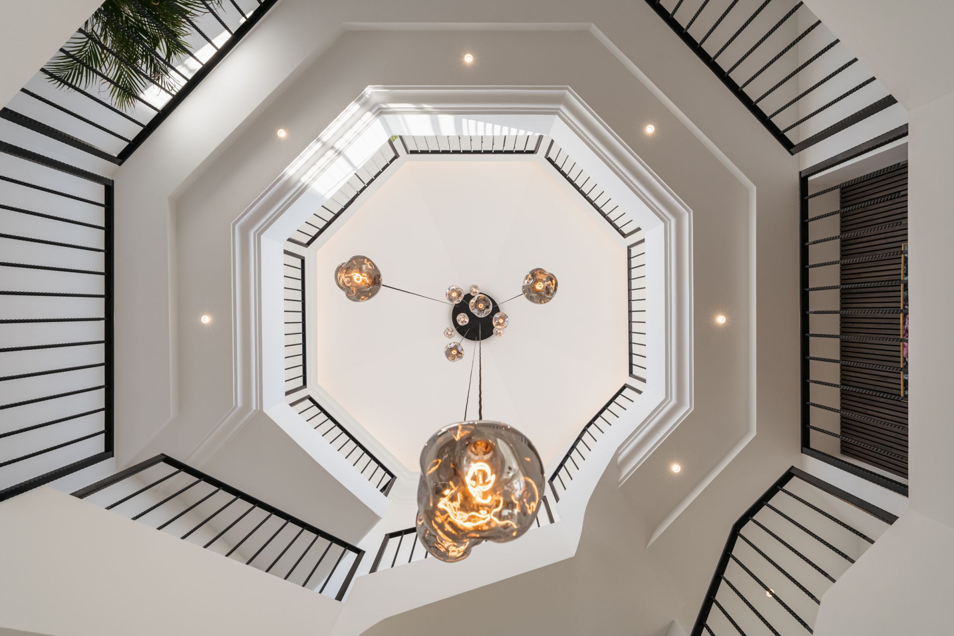 Villa 6 Bedrooms 7 Bathrooms in Marbella, Costa del Sol