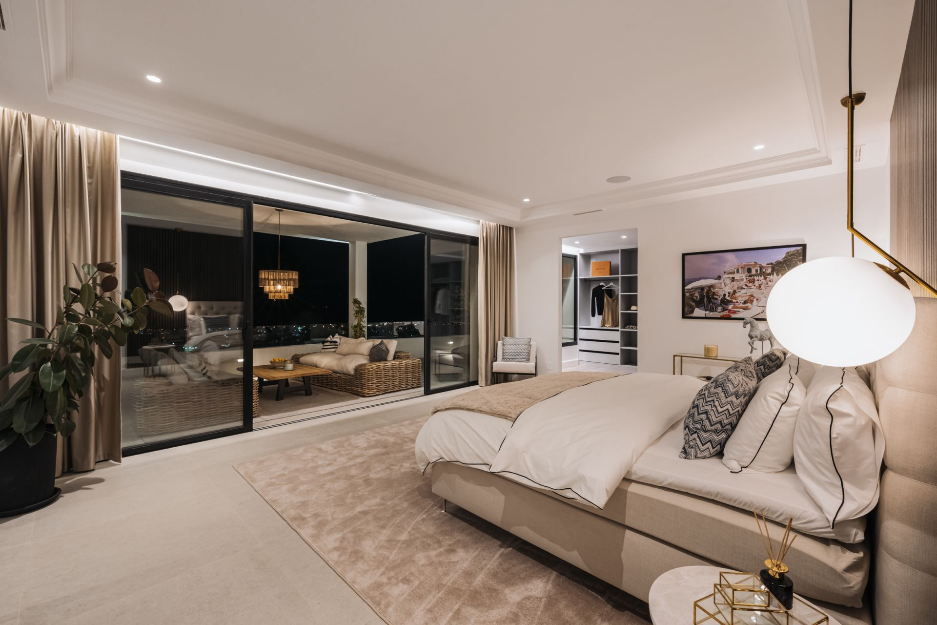 Villa 6 Bedrooms 7 Bathrooms in Marbella, Costa del Sol