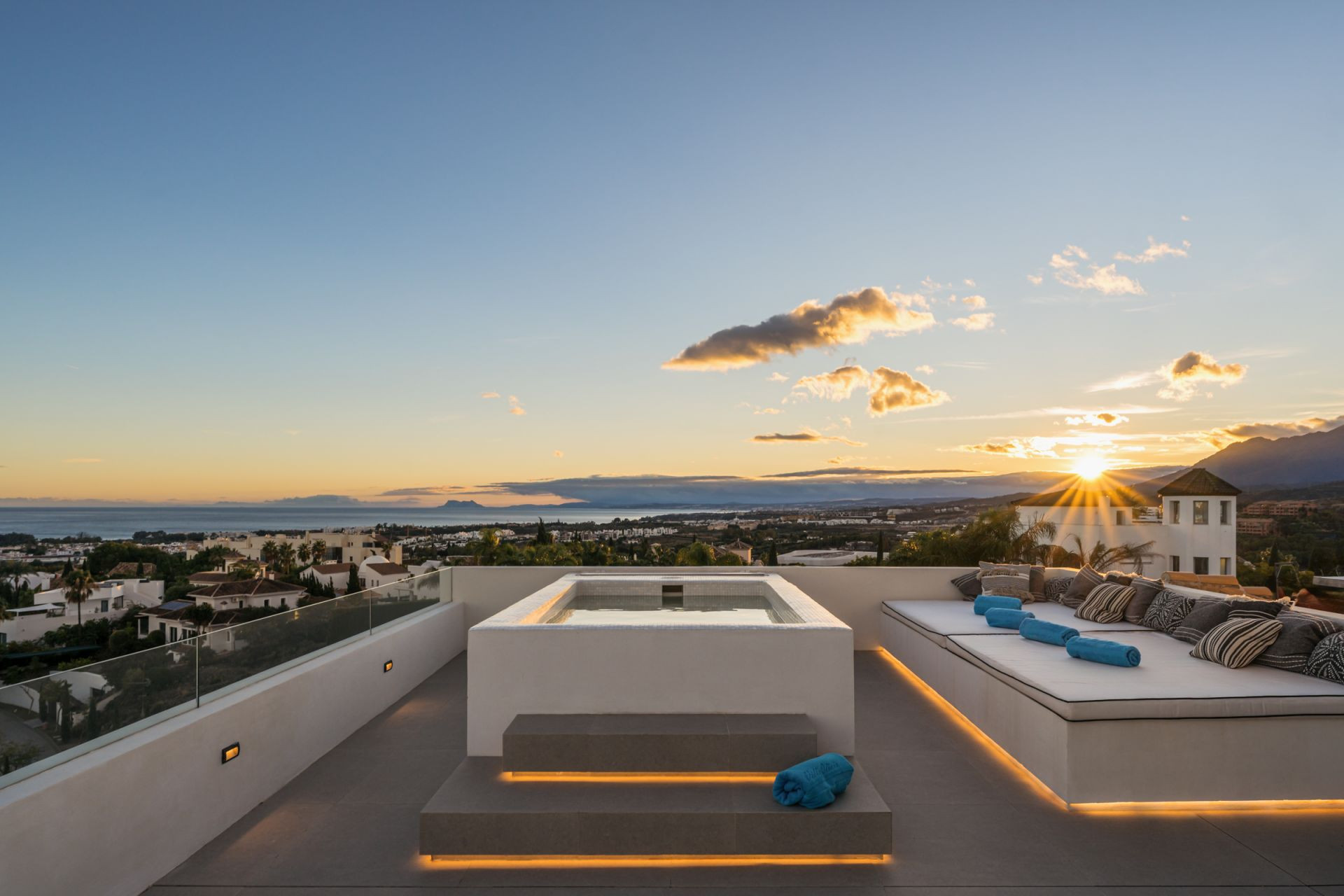 Villa 6 Bedrooms 7 Bathrooms in Marbella, Costa del Sol