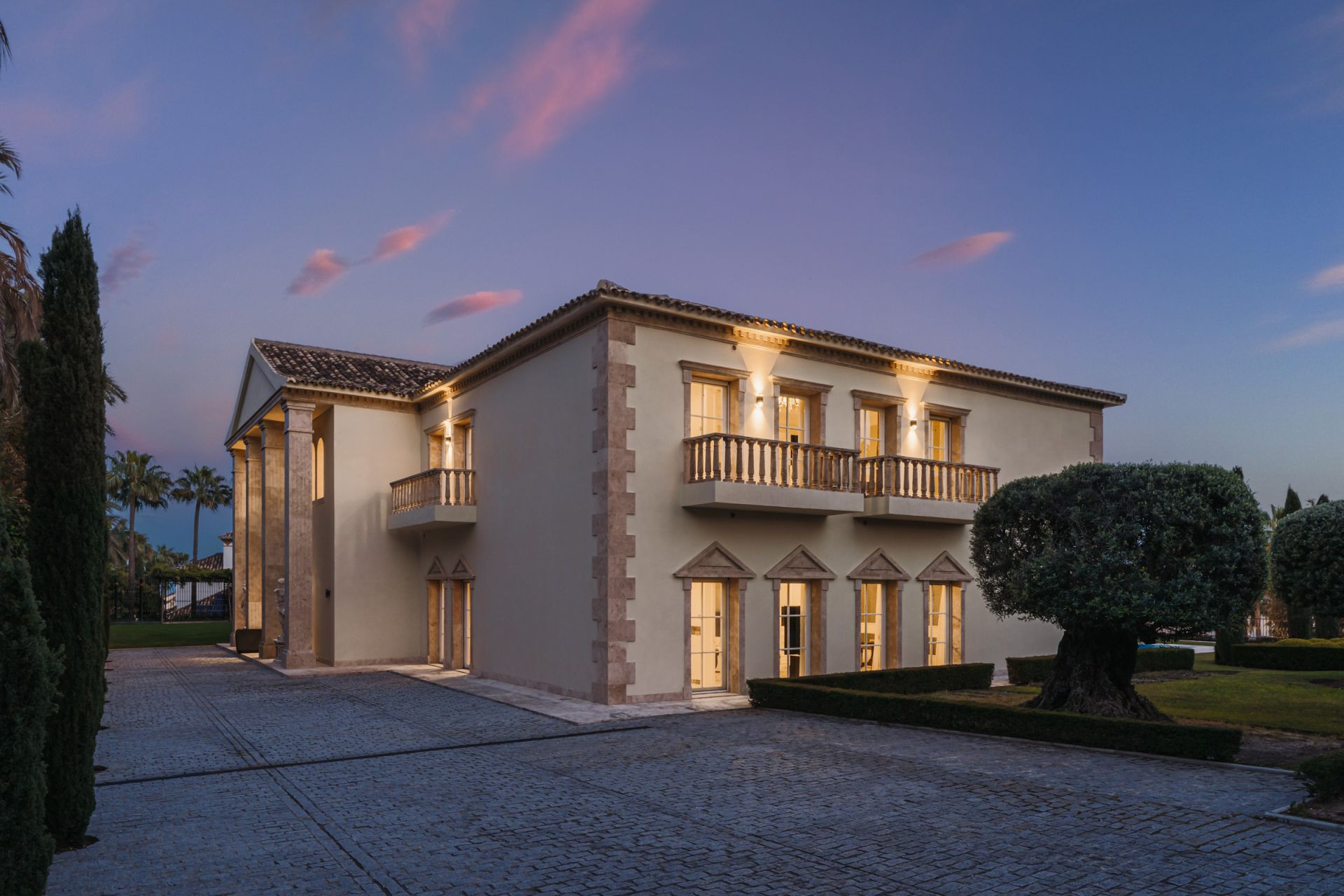 Villa 7 Bedrooms 7 Bathrooms in Marbella, Costa del Sol