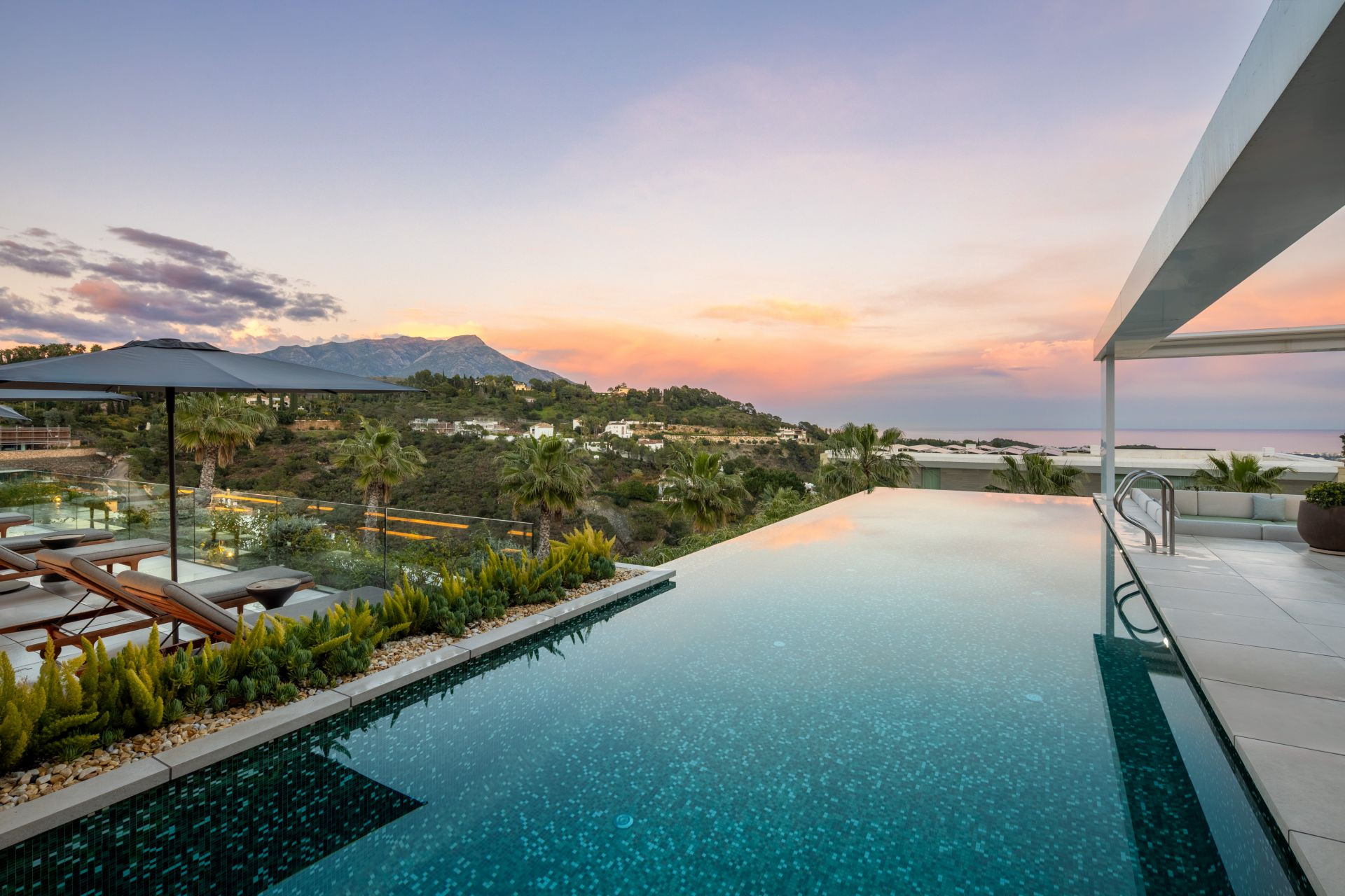 Villa 8 Bedrooms 8 Bathrooms in Marbella, Costa del Sol