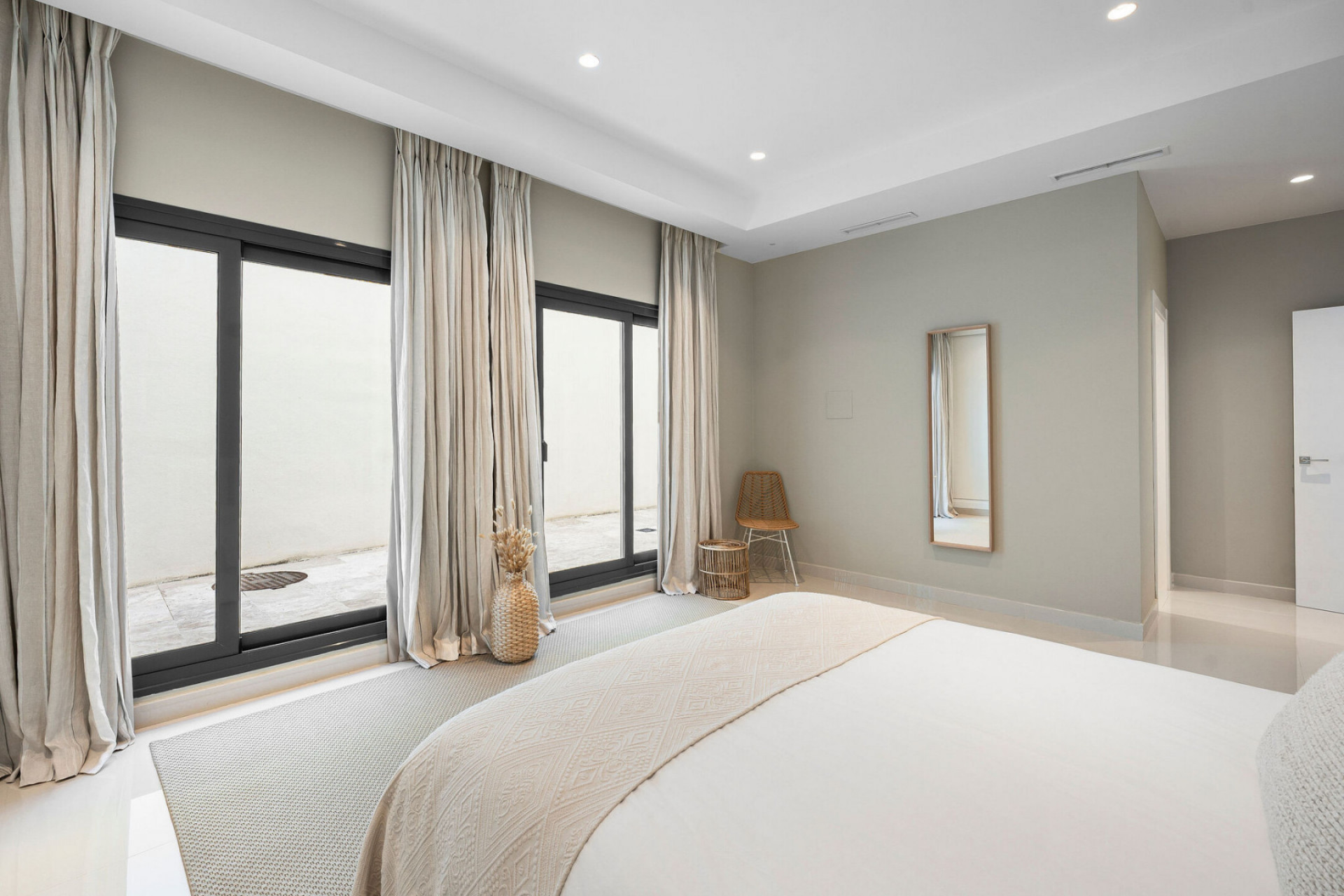 Villa 5 Bedrooms 5 Bathrooms in Benahavis, Costa del Sol