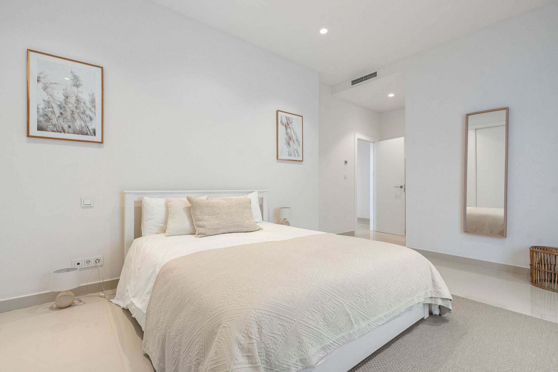 Villa 5 Bedrooms 5 Bathrooms in Benahavis, Costa del Sol