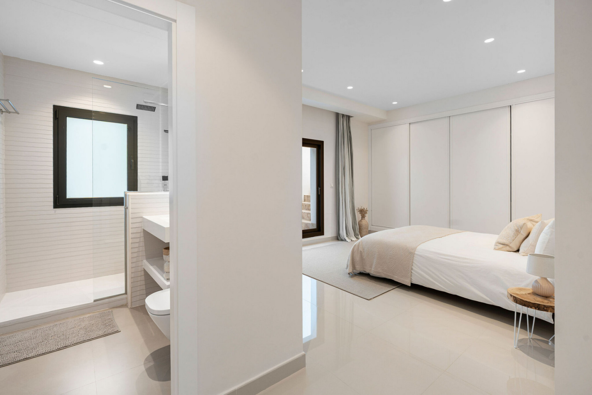 Villa 5 Bedrooms 5 Bathrooms in Benahavis, Costa del Sol