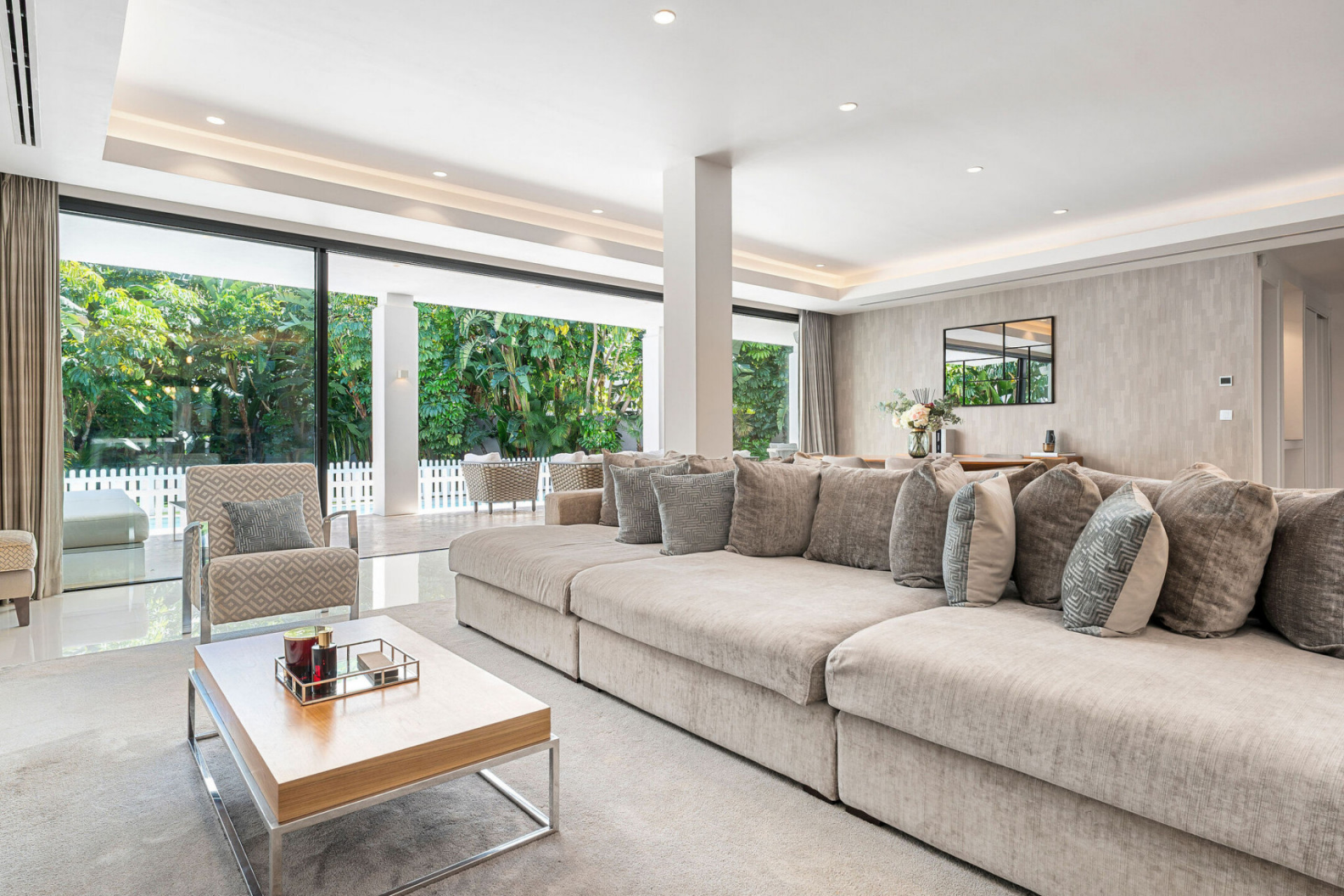 Villa 5 Bedrooms 5 Bathrooms in Benahavis, Costa del Sol