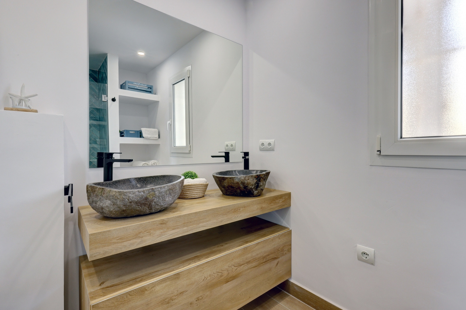 Apartment 2 Bedrooms 2 Bathrooms in Estepona, Costa del Sol