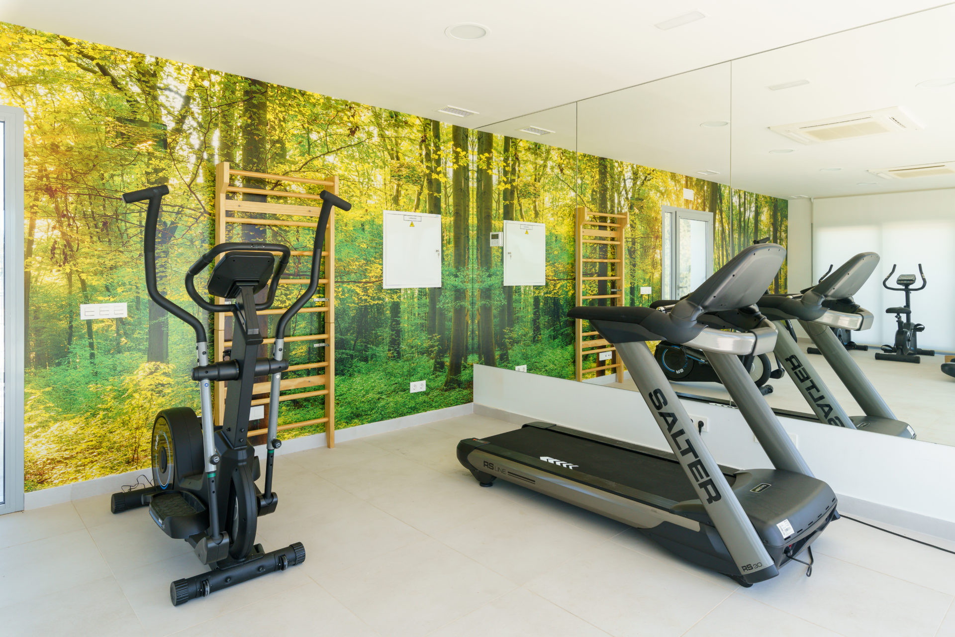 Apartment 4 Bedrooms 3 Bathrooms in Marbella, Costa del Sol