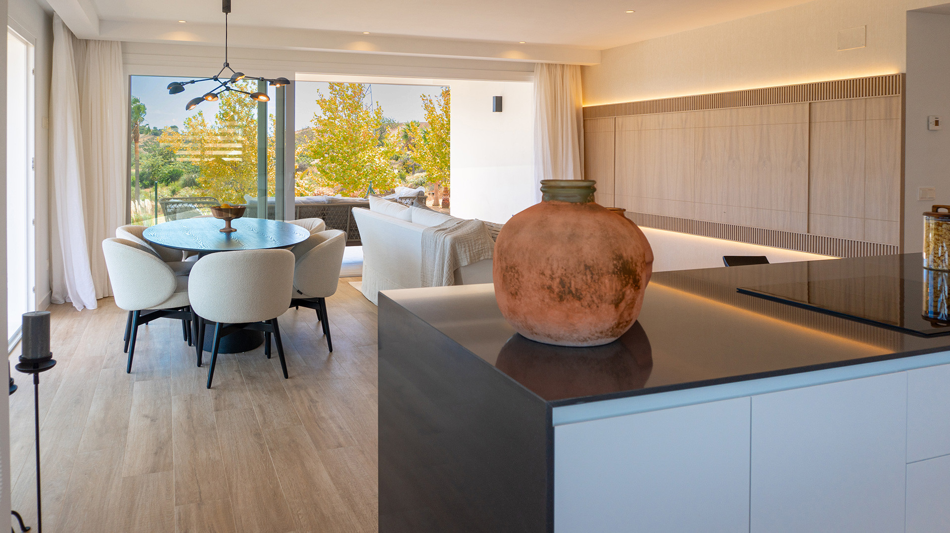 Apartment 2 Bedrooms 2 Bathrooms in Casares, Costa del Sol