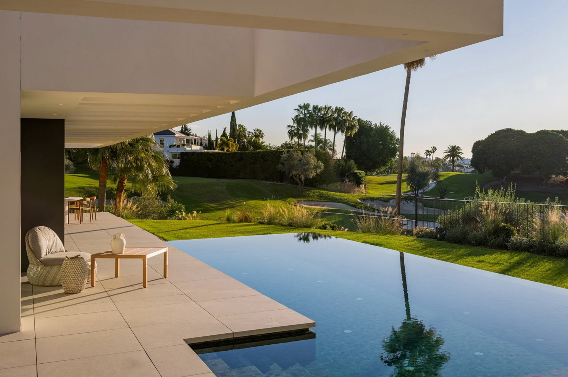 Villa 5 Bedrooms 6 Bathrooms in Marbella, Costa del Sol