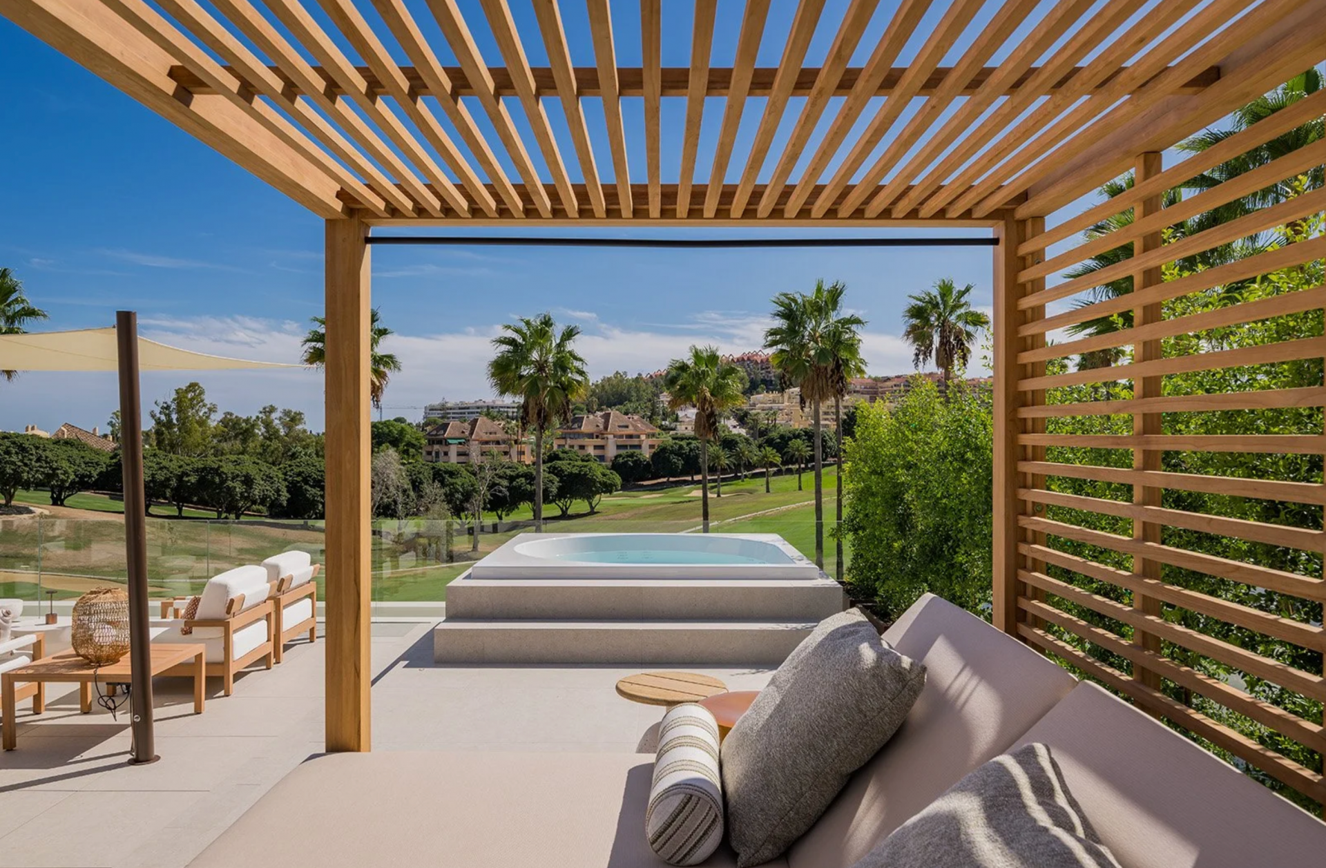 Villa 5 Bedrooms 6 Bathrooms in Marbella, Costa del Sol