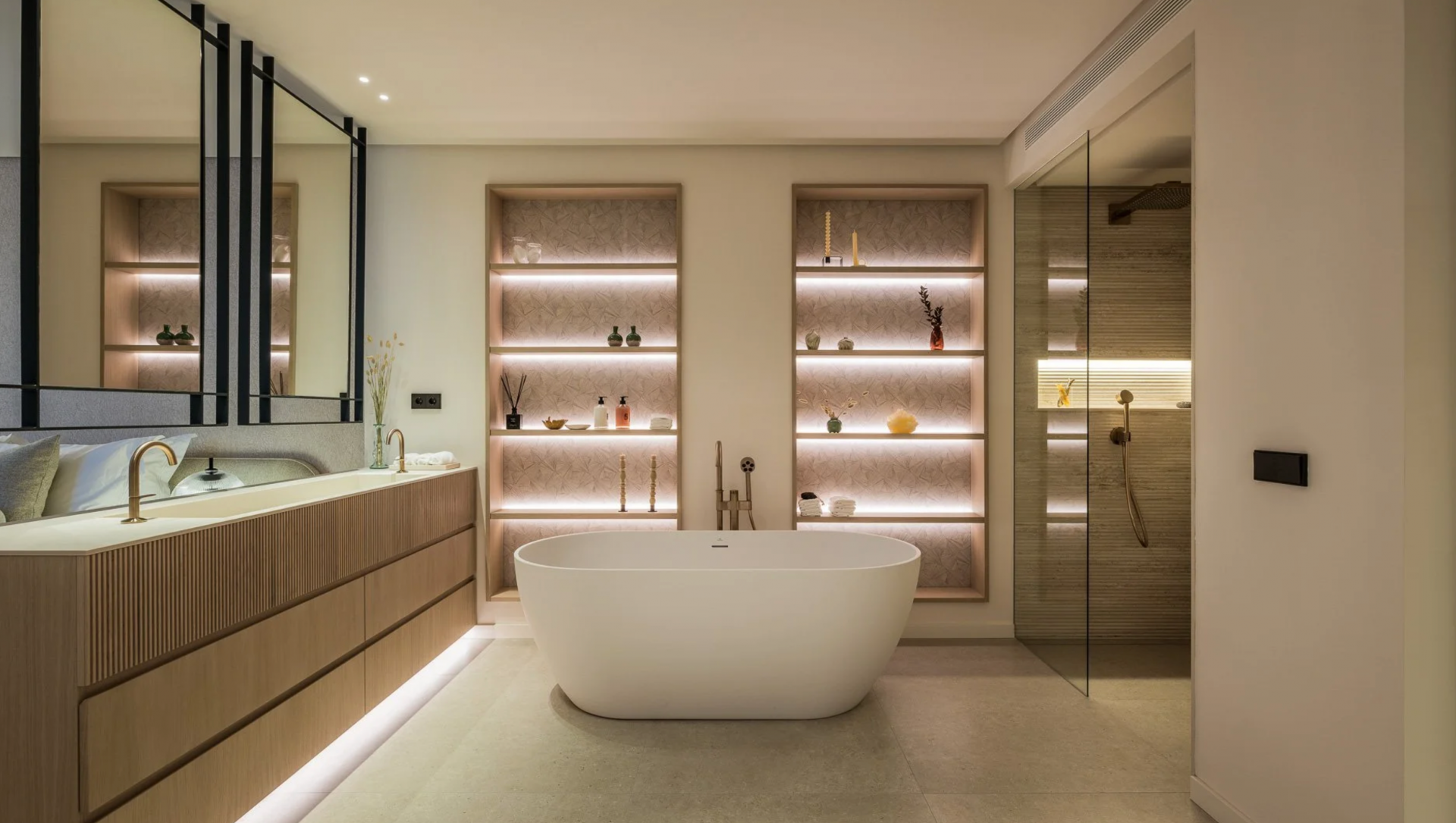 Villa 5 Bedrooms 6 Bathrooms in Marbella, Costa del Sol