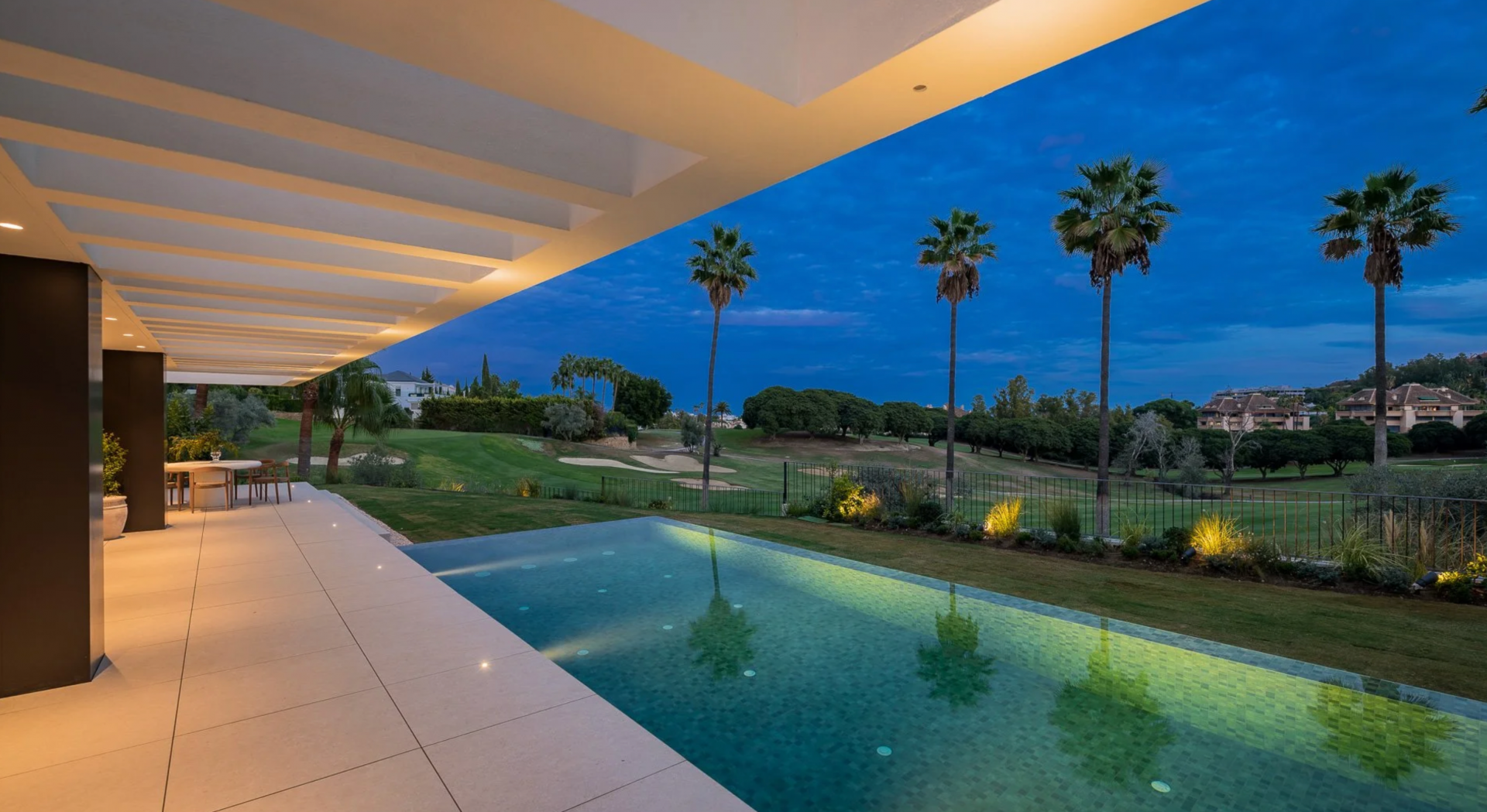 Villa 5 Bedrooms 6 Bathrooms in Marbella, Costa del Sol