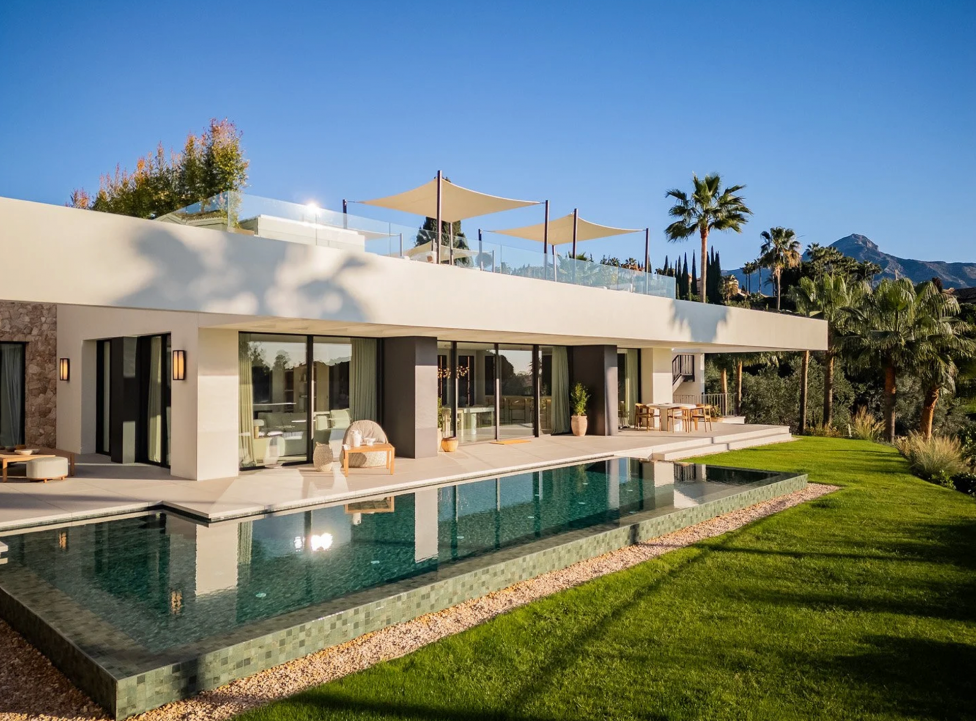 Villa 5 Bedrooms 6 Bathrooms in Marbella, Costa del Sol