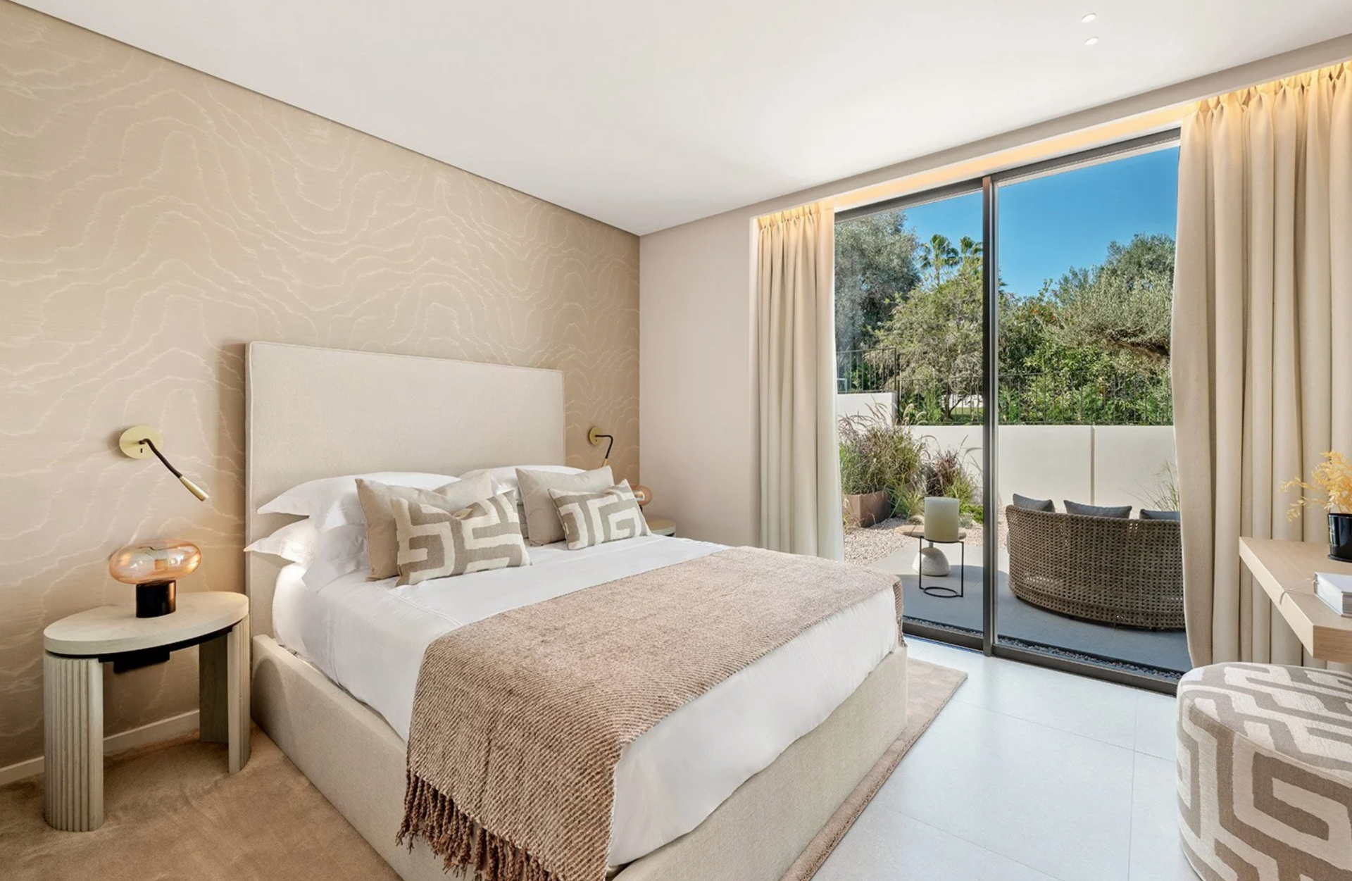 Villa 5 Bedrooms 6 Bathrooms in Marbella, Costa del Sol