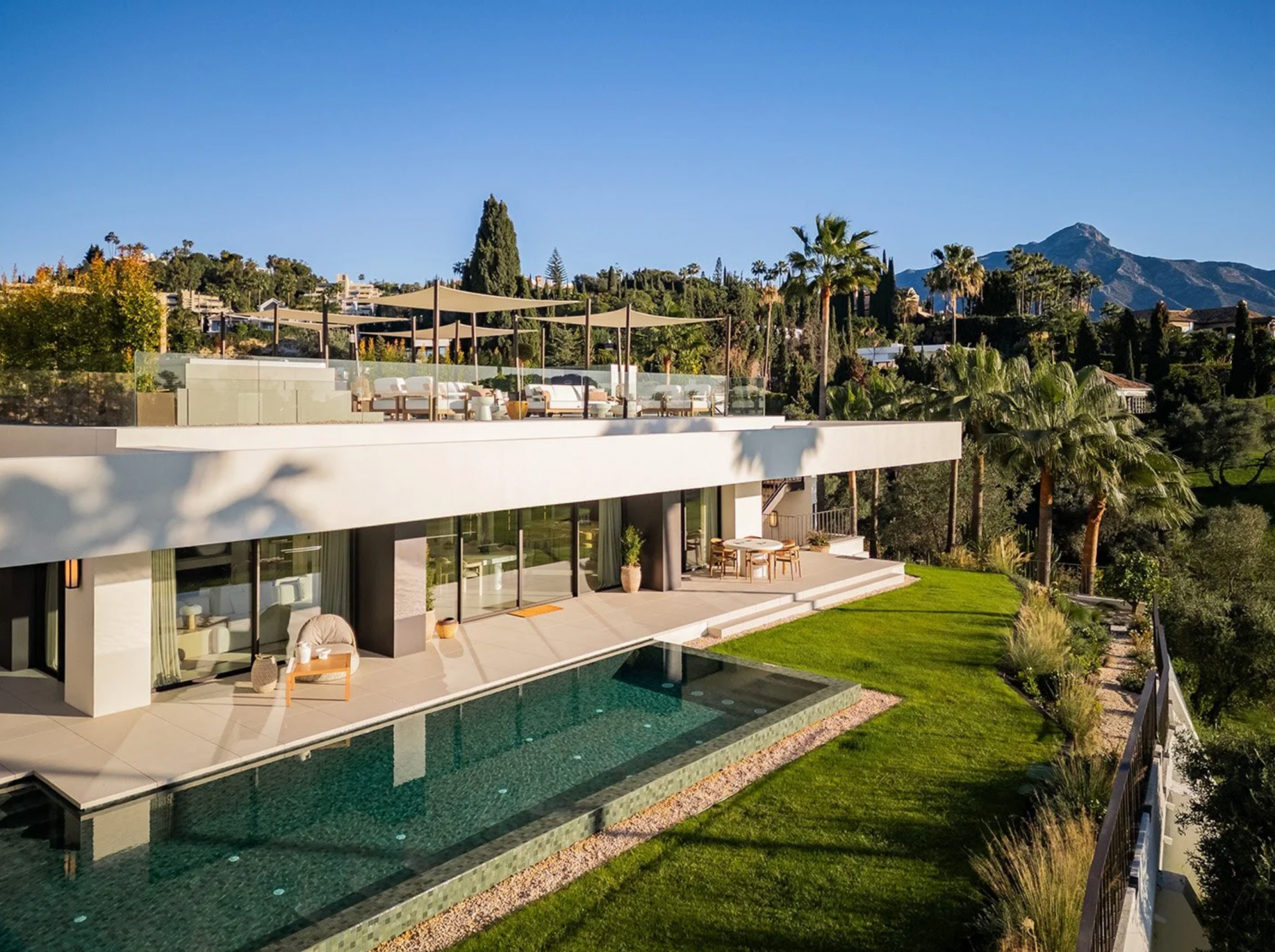 Villa 5 Bedrooms 6 Bathrooms in Marbella, Costa del Sol