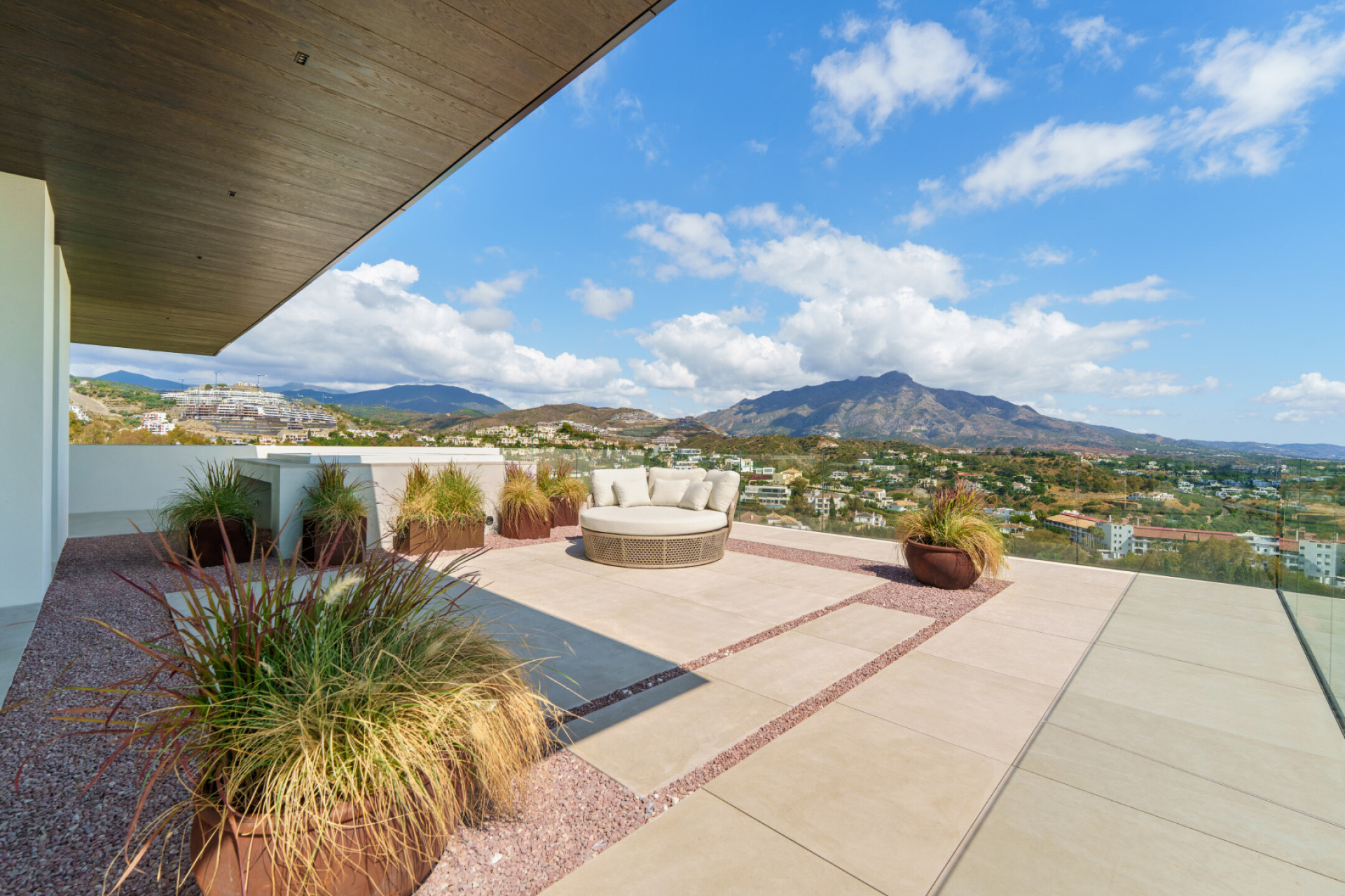 Villa 8 Bedrooms 9 Bathrooms in Benahavis, Costa del Sol