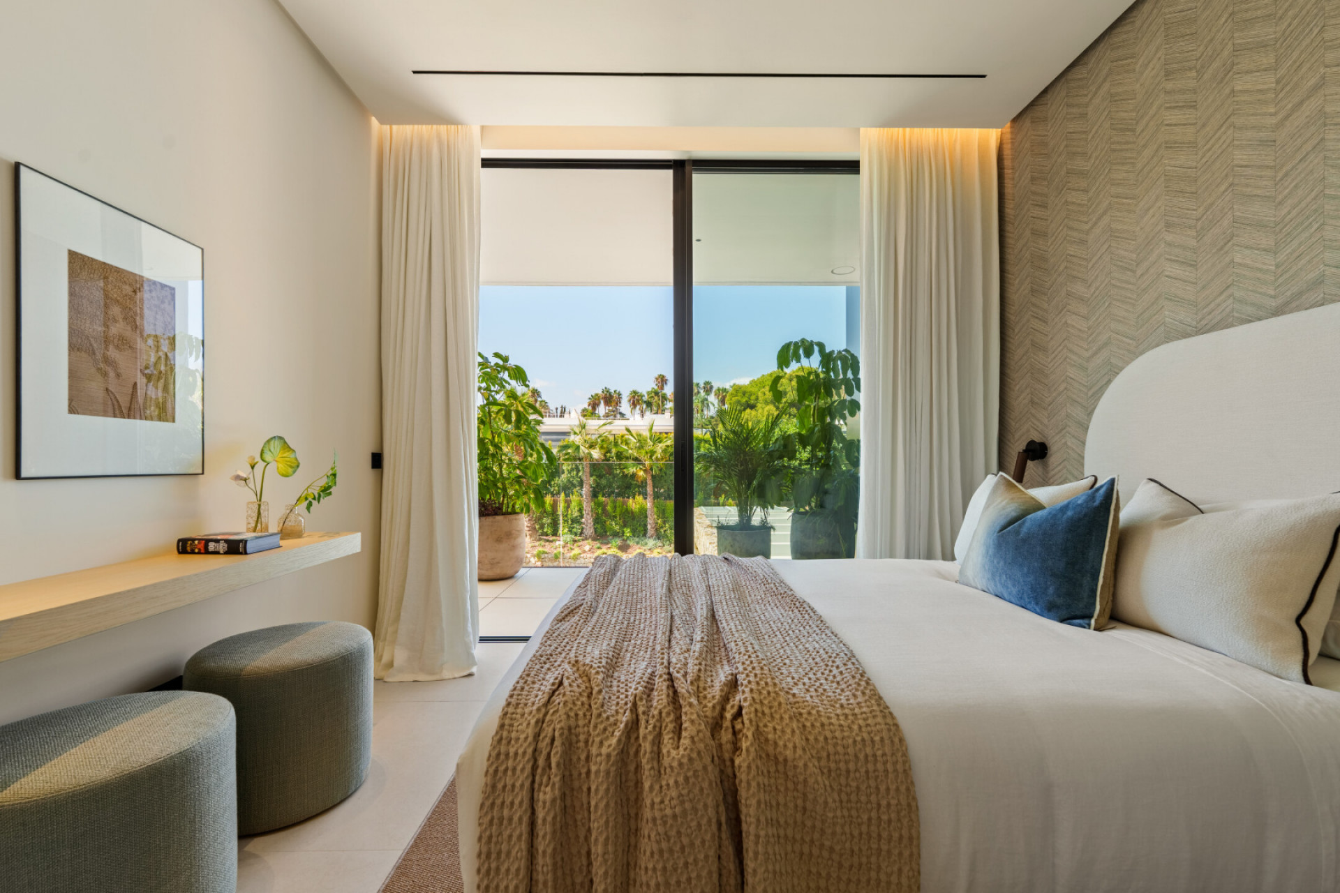 Villa 5 Bedrooms 7 Bathrooms in Marbella, Costa del Sol