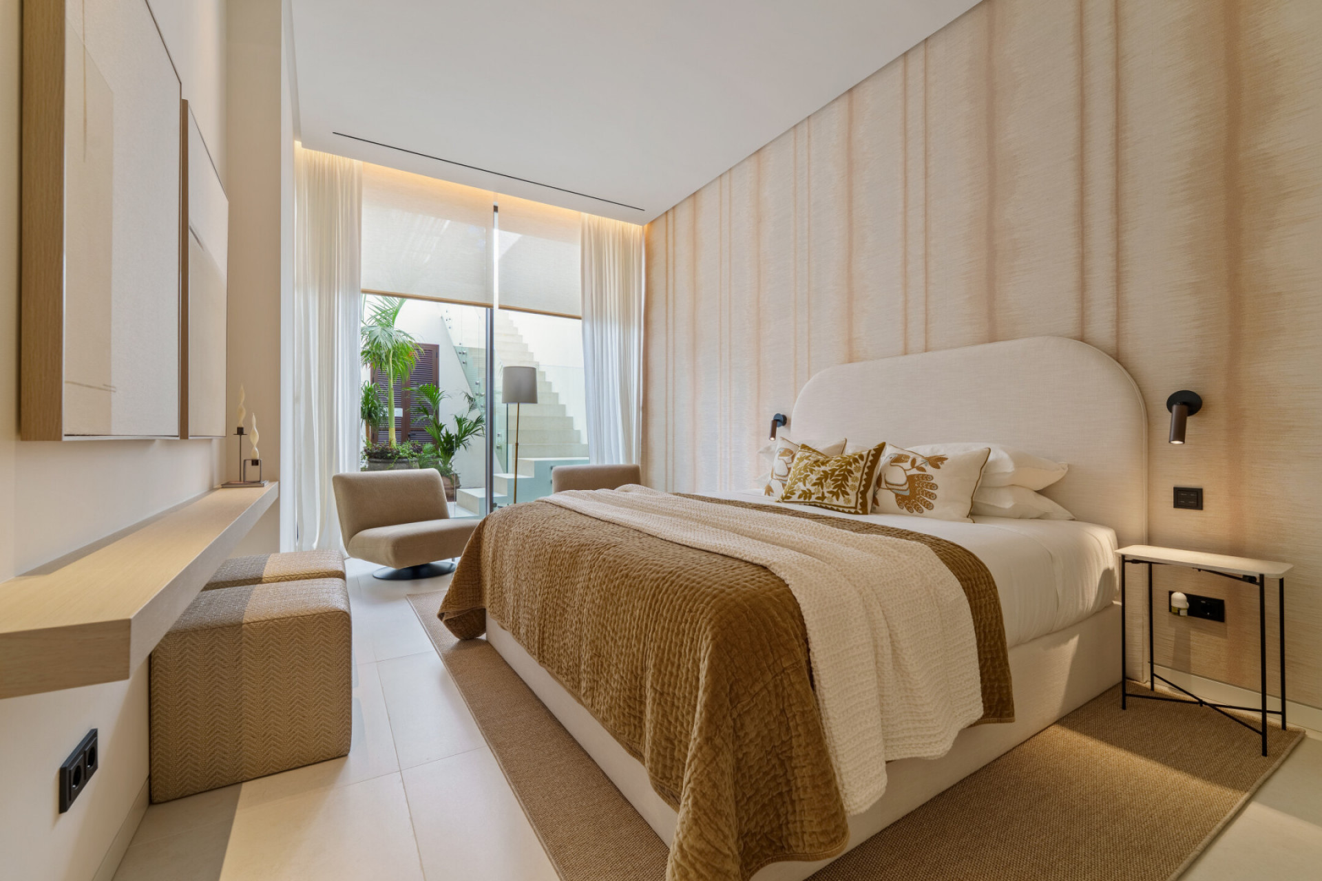 Villa 5 Bedrooms 7 Bathrooms in Marbella, Costa del Sol