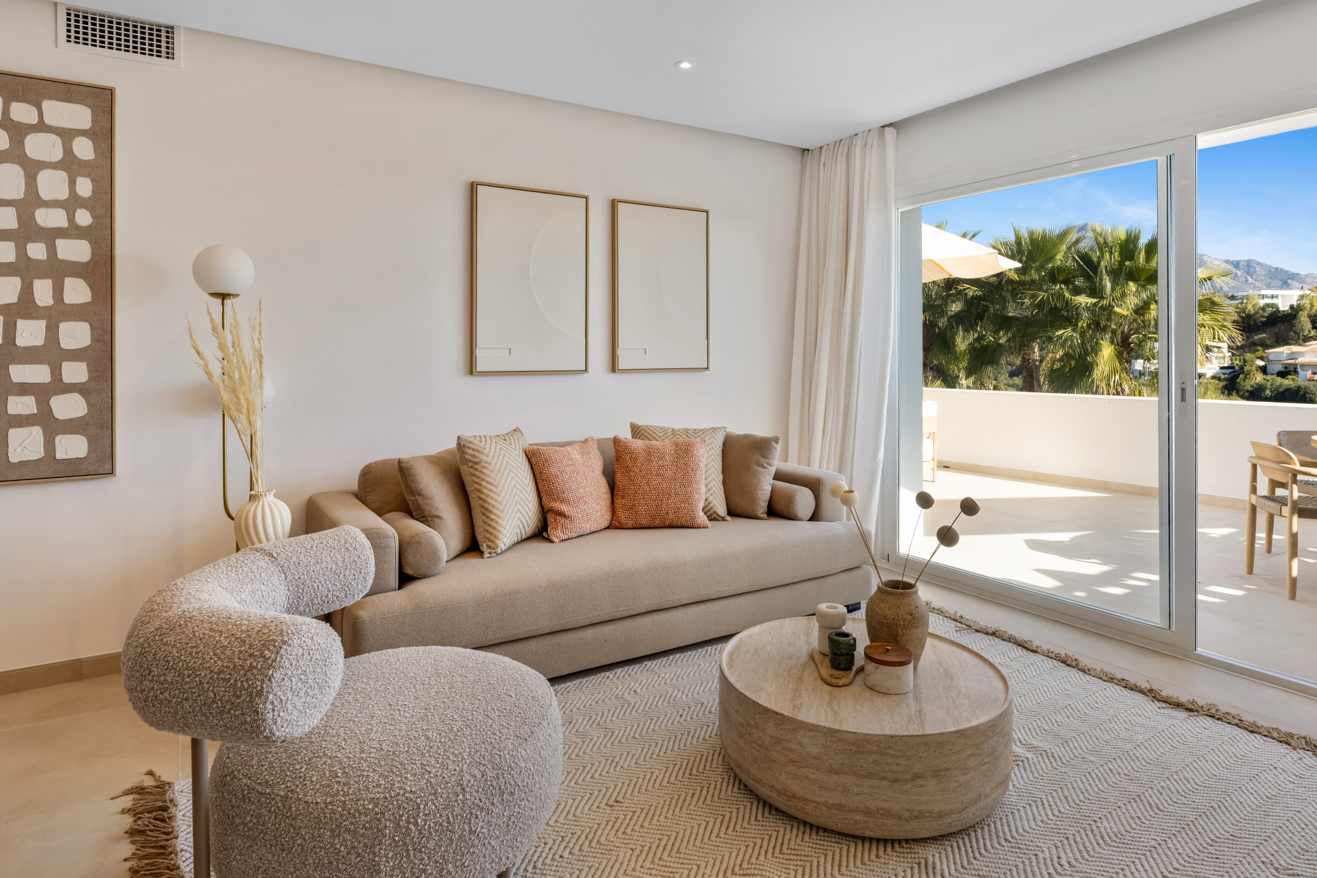 Apartment 2 Bedrooms 2 Bathrooms in Benahavis, Costa del Sol