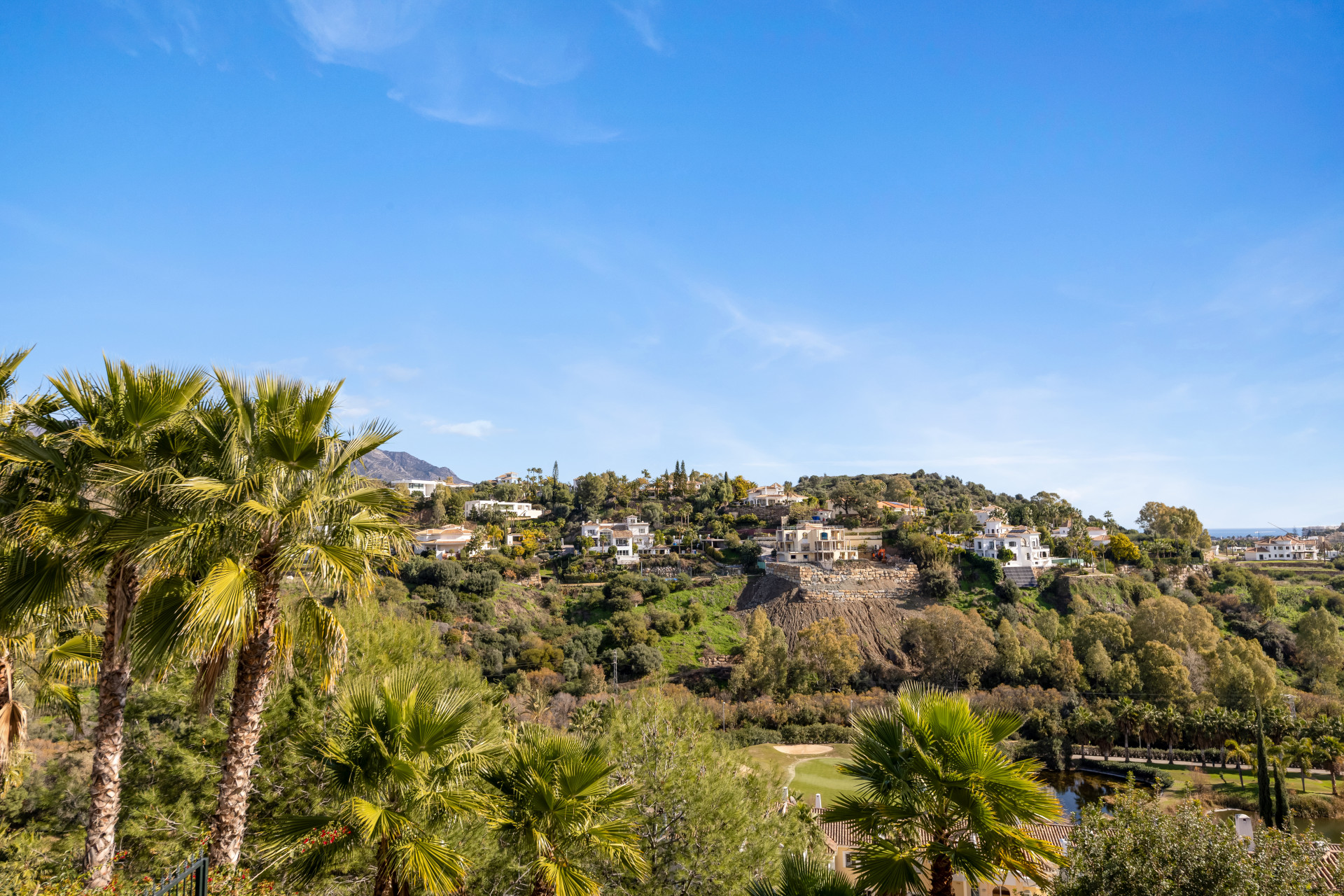 Apartment 2 Bedrooms 2 Bathrooms in Benahavis, Costa del Sol
