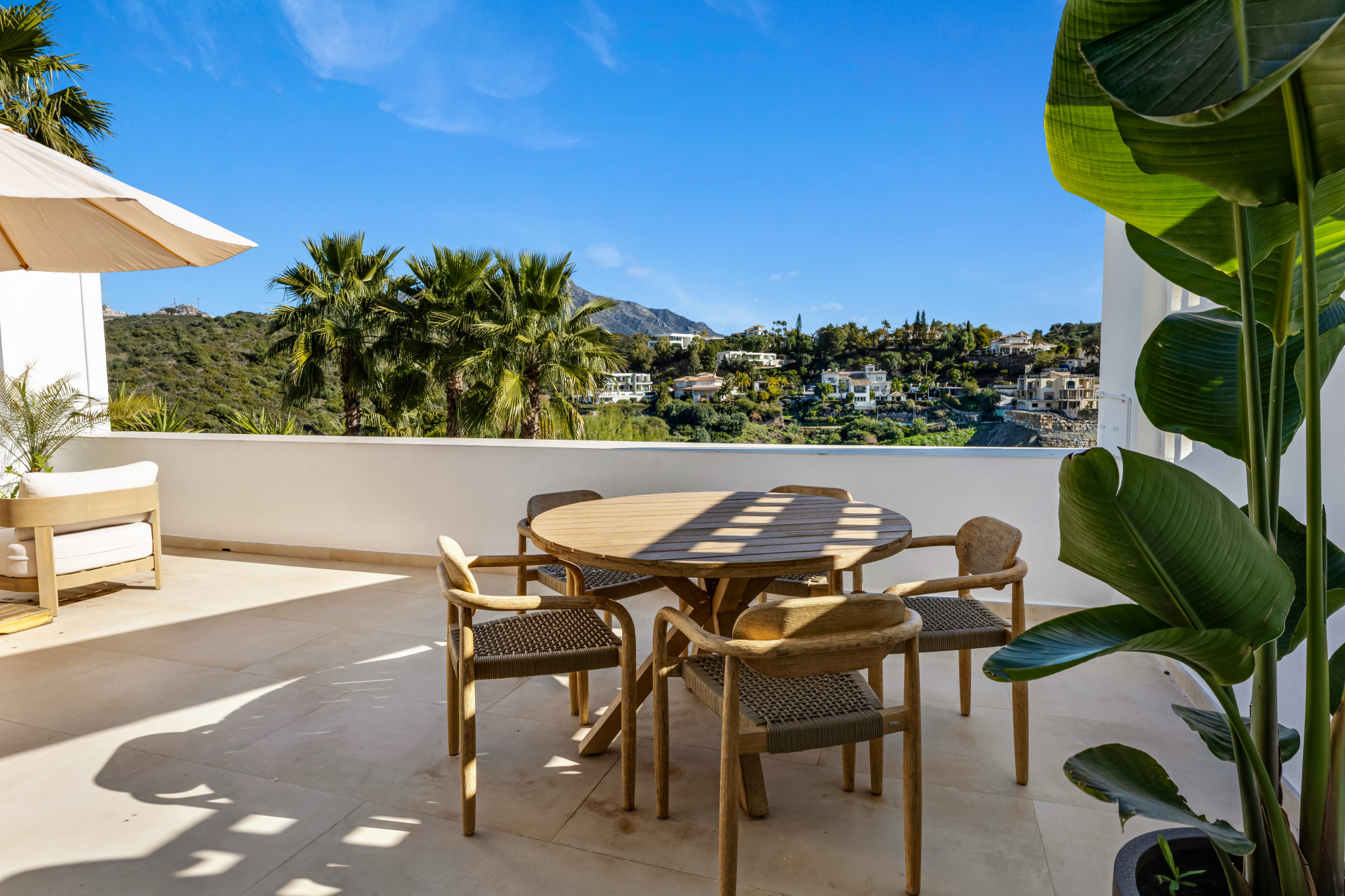 Apartment 2 Bedrooms 2 Bathrooms in Benahavis, Costa del Sol