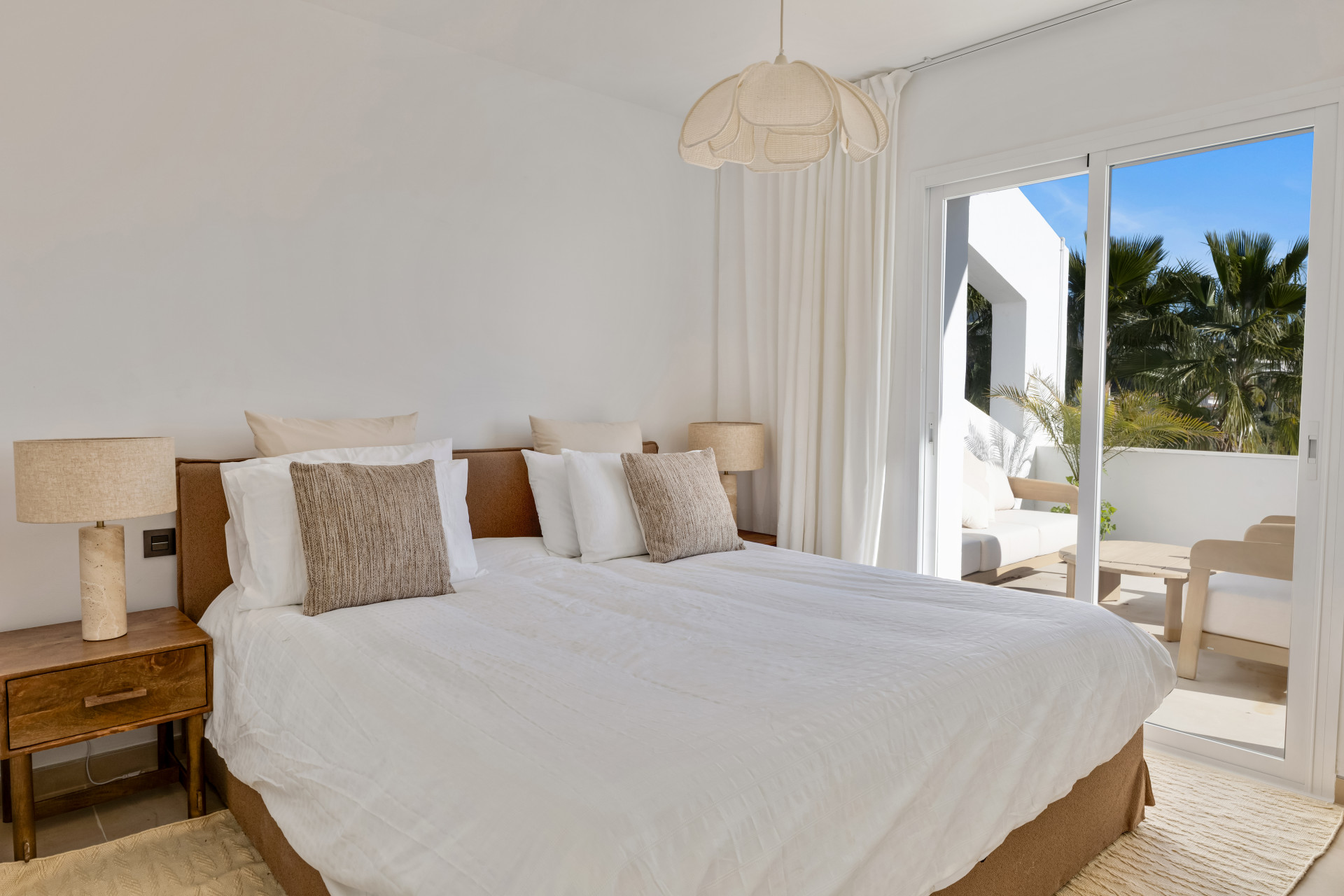 Apartment 2 Bedrooms 2 Bathrooms in Benahavis, Costa del Sol