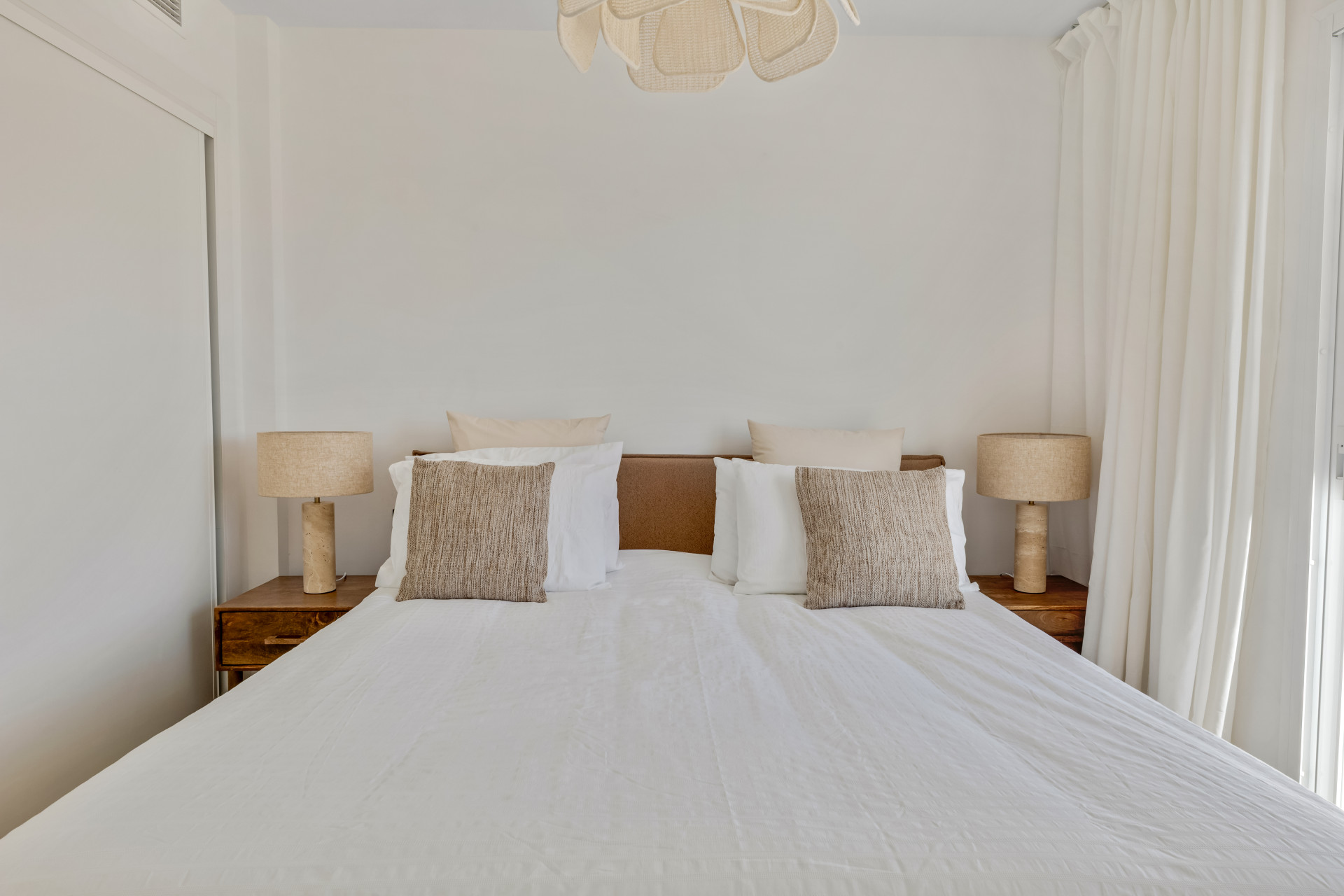 Apartment 2 Bedrooms 2 Bathrooms in Benahavis, Costa del Sol