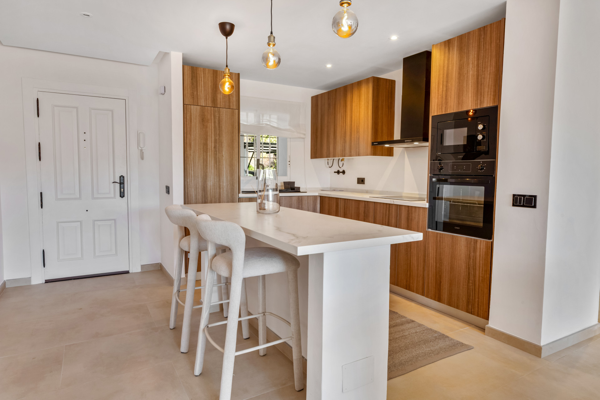 Apartment 2 Bedrooms 2 Bathrooms in Benahavis, Costa del Sol