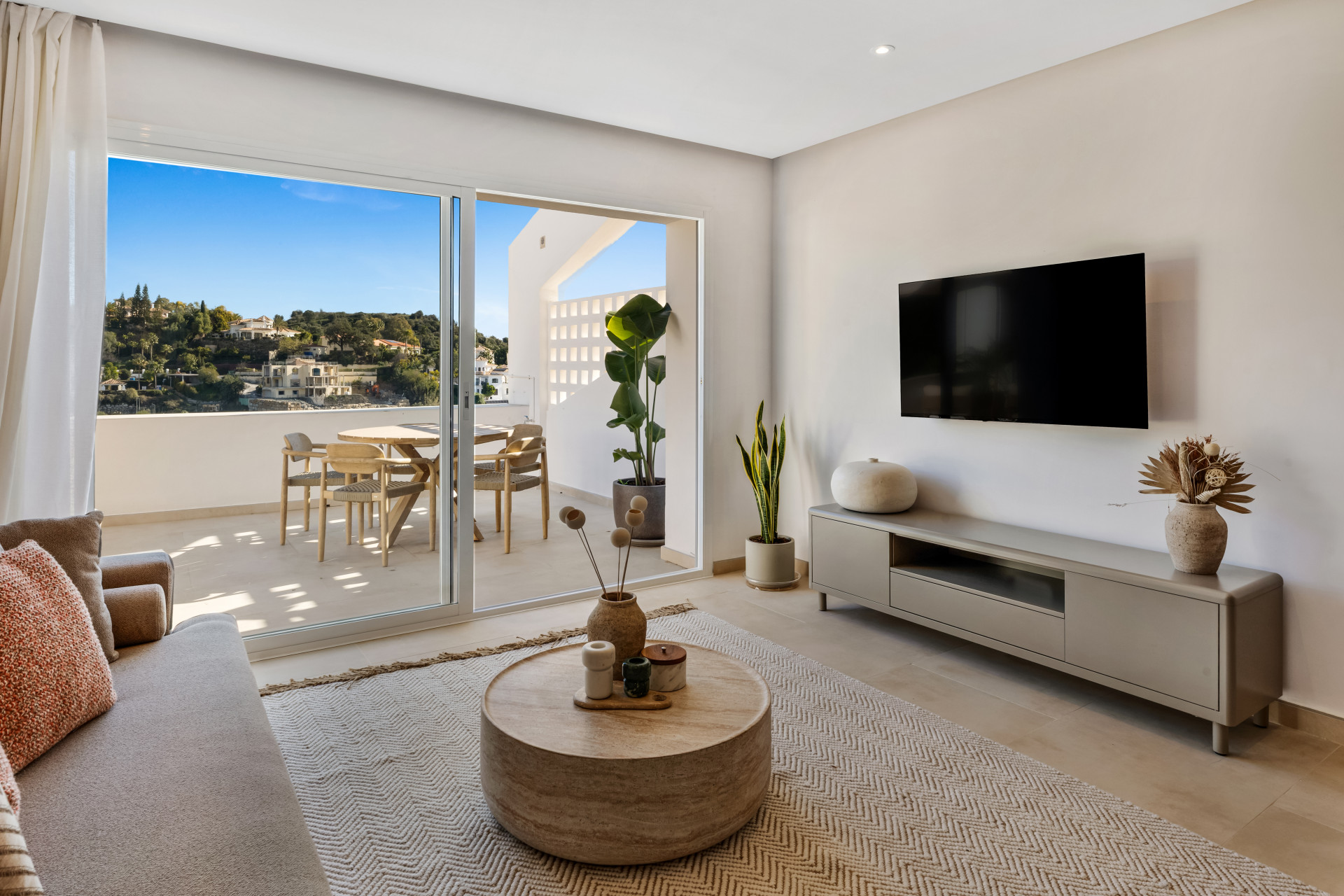 Apartment 2 Bedrooms 2 Bathrooms in Benahavis, Costa del Sol