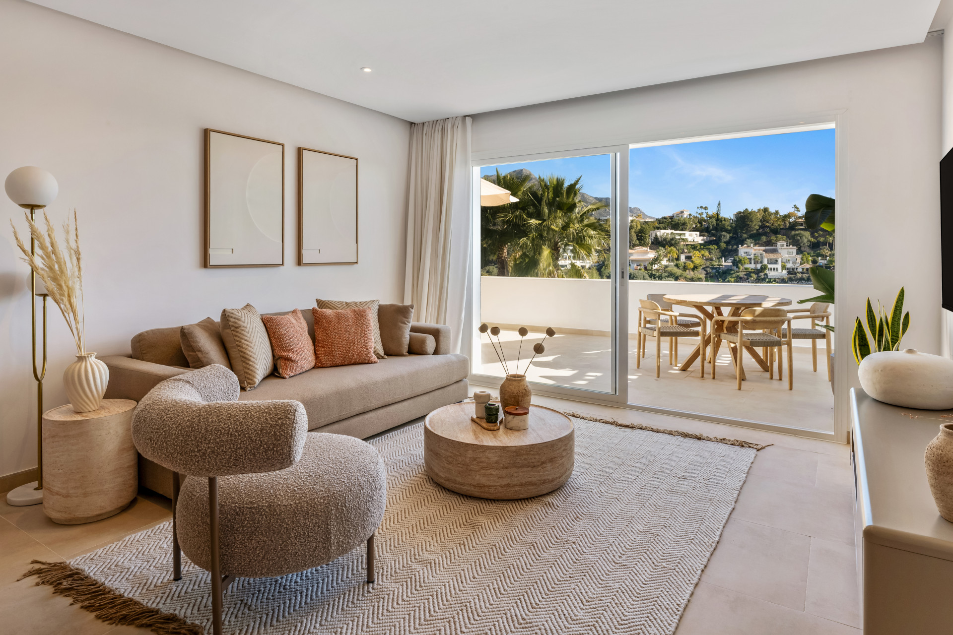 Apartment 2 Bedrooms 2 Bathrooms in Benahavis, Costa del Sol