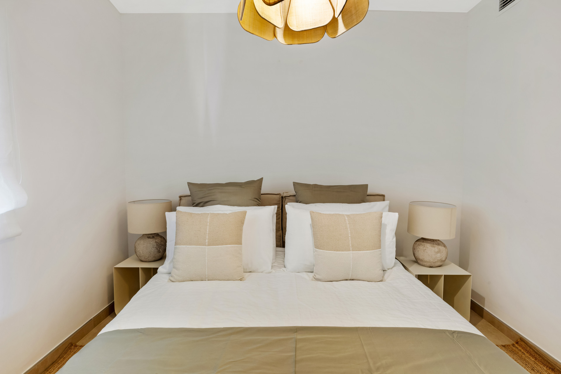 Apartment 2 Bedrooms 2 Bathrooms in Benahavis, Costa del Sol