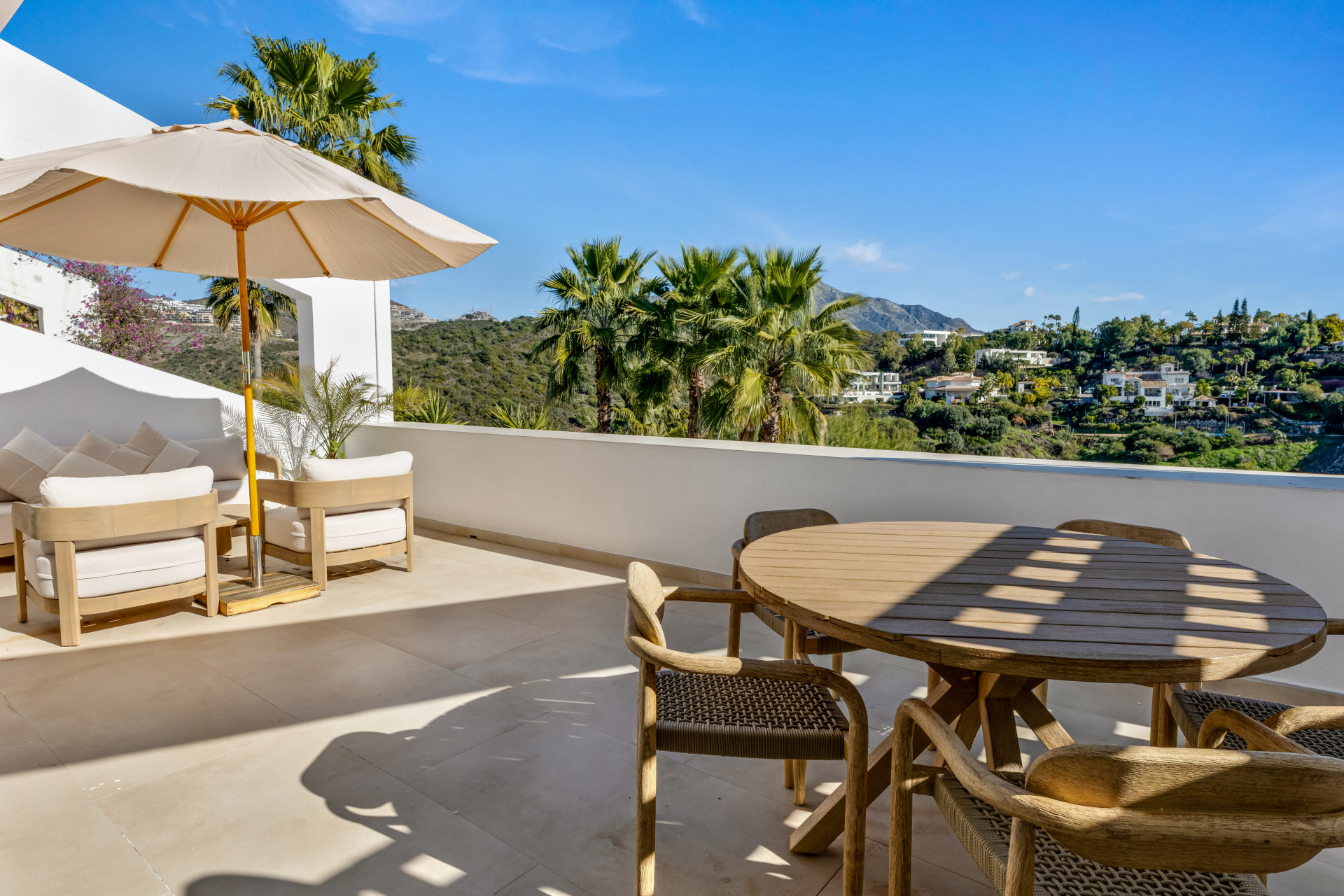 Apartment 2 Bedrooms 2 Bathrooms in Benahavis, Costa del Sol